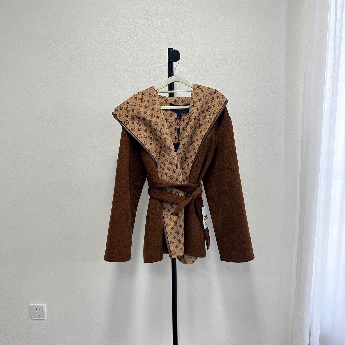 Louis Vuitton Louis Vuitton Monogram Belted Coat Size 44 Size M / US 6-8 / IT 42-44 - 1 Thumbnail