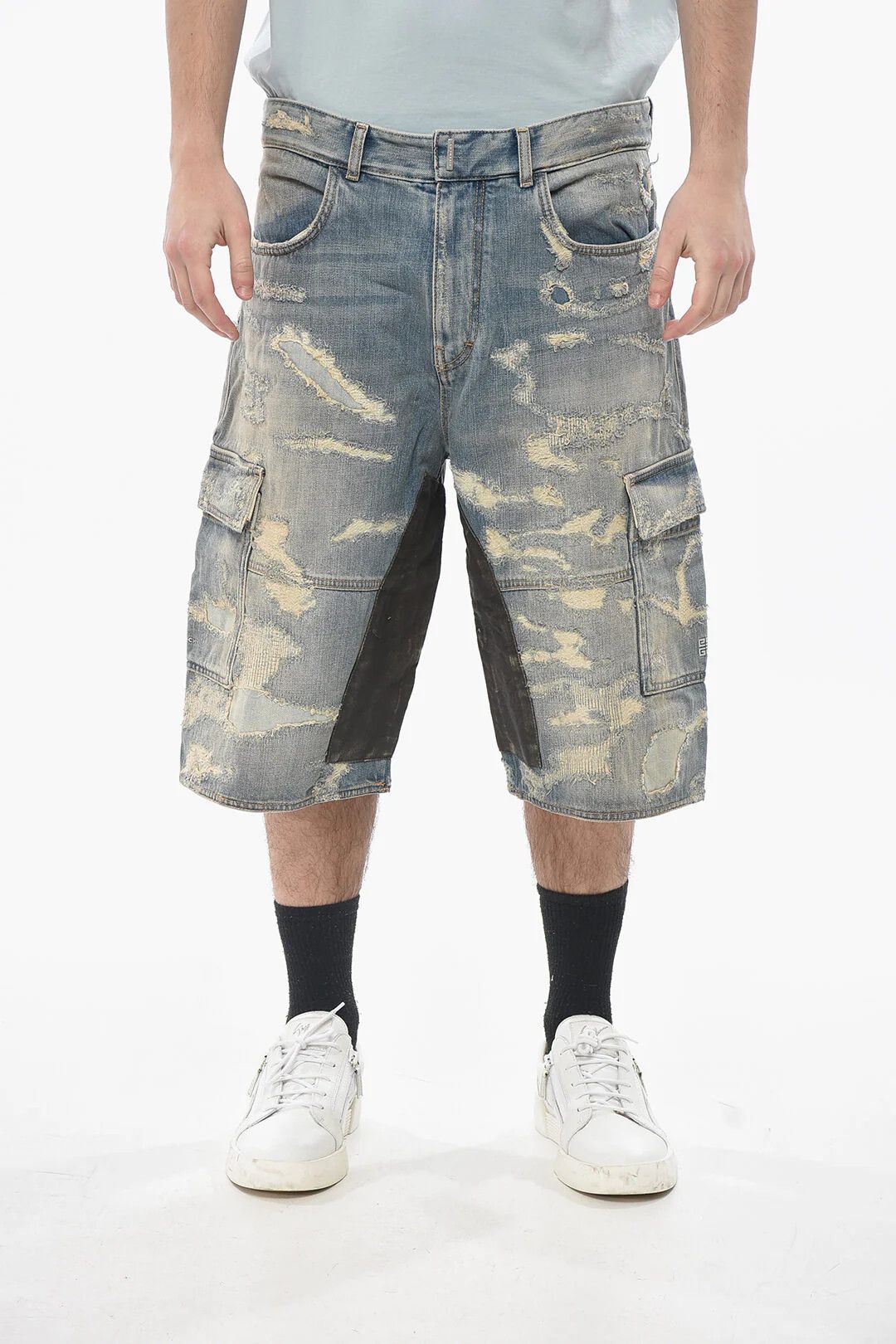 Givenchy og1mm0326 Distressed Denim Cargo Short in Light Blue Size US 31 - 1 Thumbnail