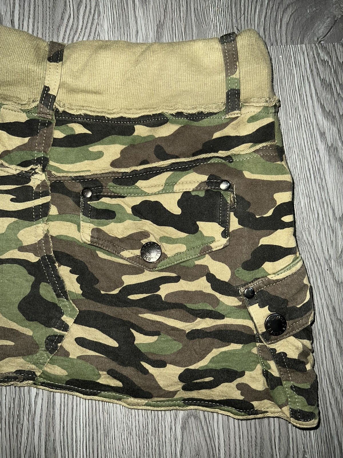 Japanese Brand Skull camo mini skirt ☠️🎀 Size 24" / US 00 / IT 34 - 5 Thumbnail