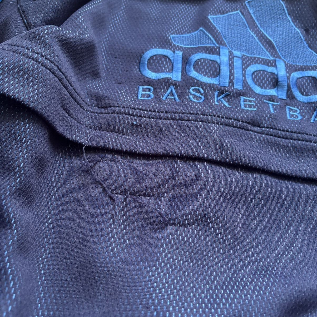 Vintage Vintage Avant-Garde Adidas Basketball Zip Jersey Size US S / EU 44-46 / 1 - 12 Thumbnail