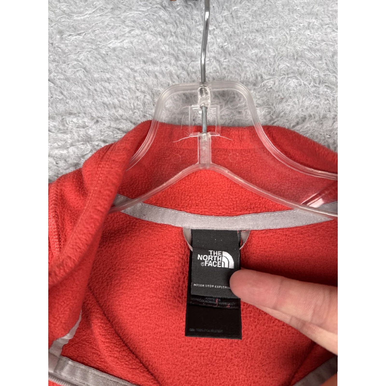 The North Face The North Face Pullover Womens Medium Red 1/4 Zip Lightweight Fleece Hiking Size M / US 6-8 / IT 42-44 - 7 Thumbnail