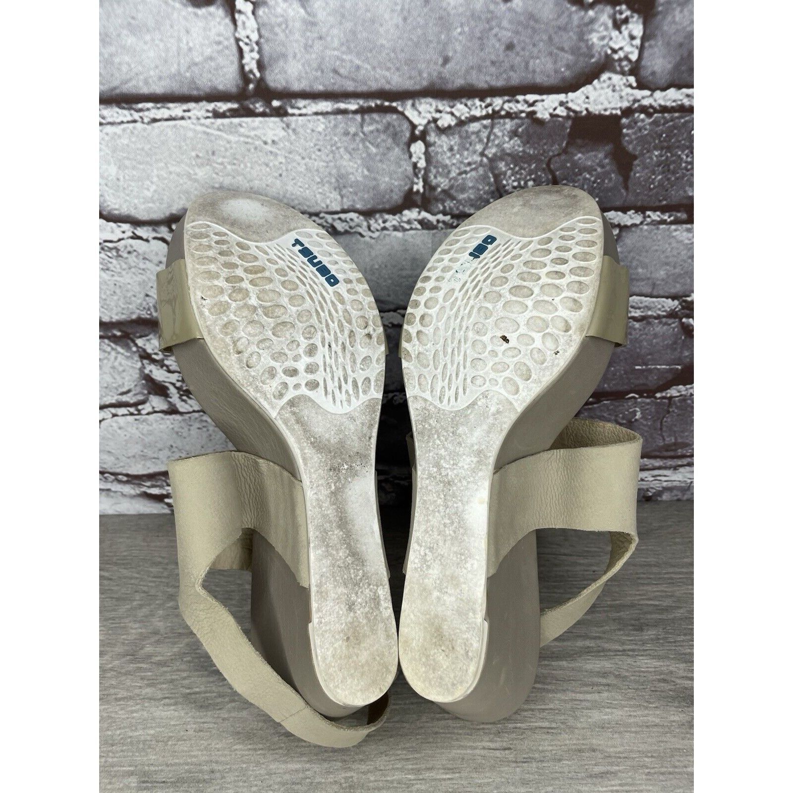 TSUBO TSUBO Taupe Soft Leather Patent Open Toe Strap Wedge Sandals Size US 8.5 / IT 38.5 - 21 Thumbnail