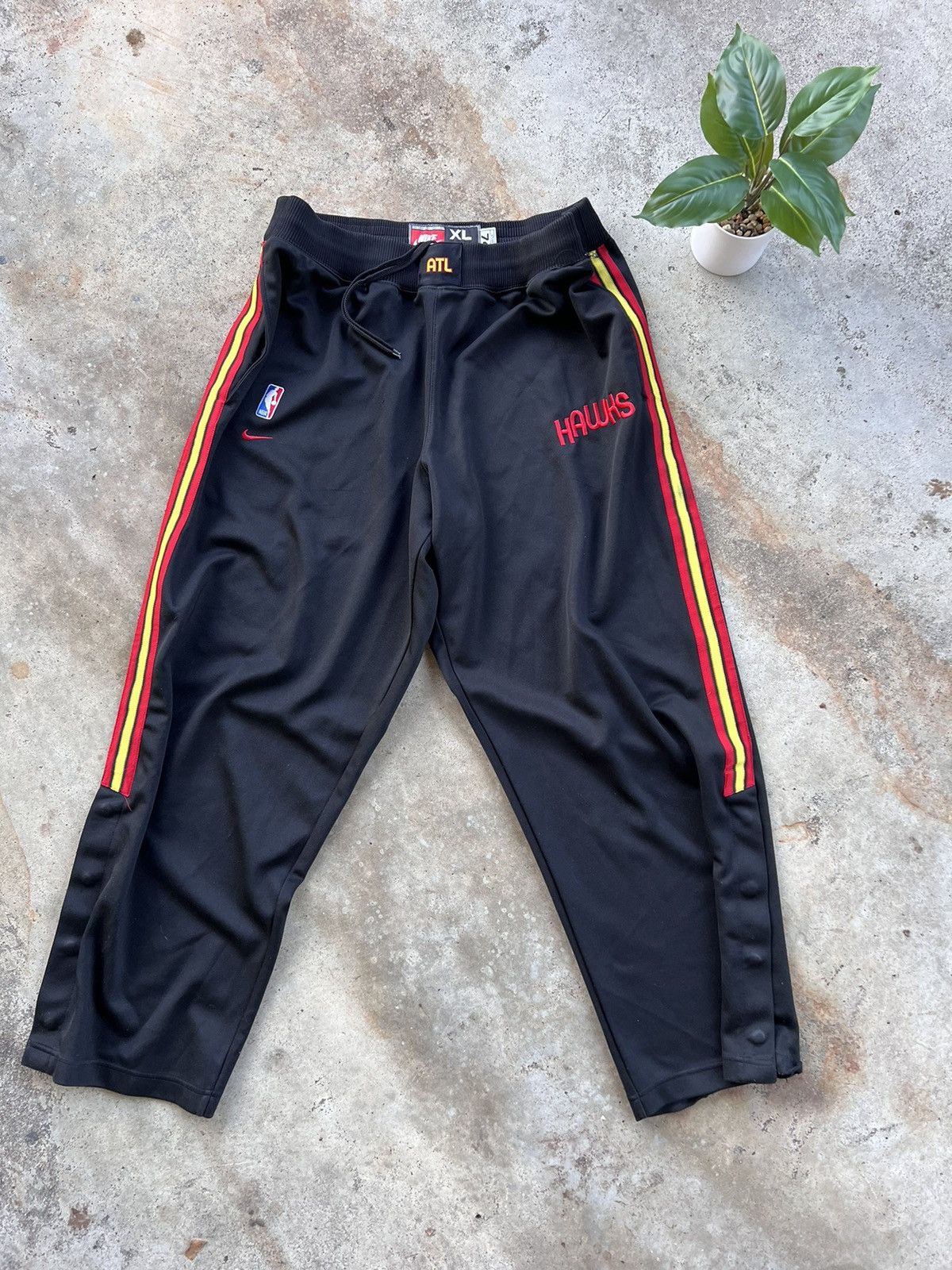 Nike Vintage Nike Atlanta Hawks Warm Up Break Away Sweat Pants Size US 36 / EU 52 - 1 Thumbnail