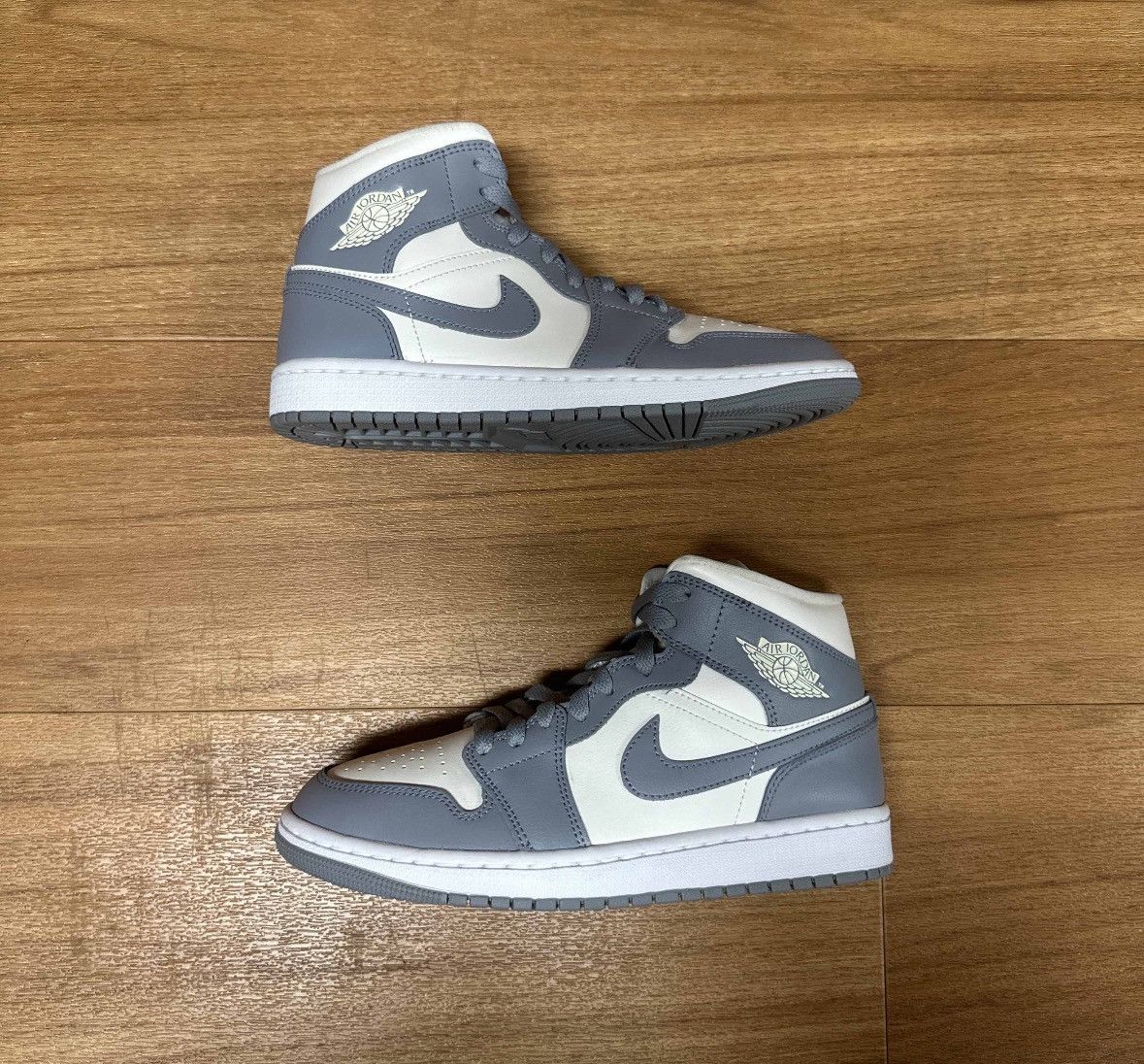 Jordan Brand × Nike Jordan 1 Mid Stealth 2022 Size US 7 / EU 40 - 2 Thumbnail
