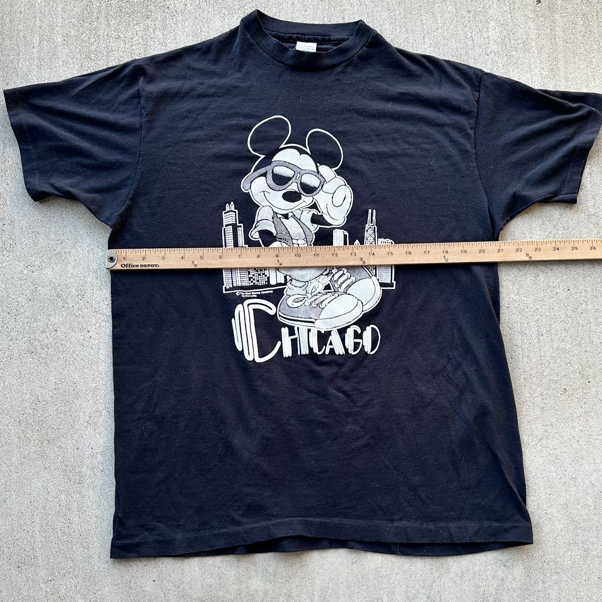 Disney Vintage Mickey Mouse T Shirt Disney Chicago 80s Size US L / EU 52-54 / 3 - 5 Thumbnail