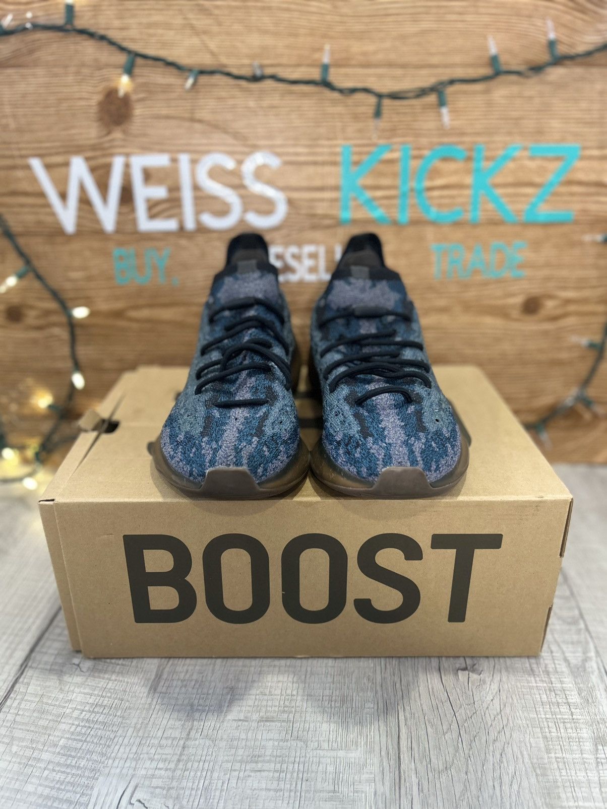 Adidas Yeezy 389 covellite Size US 11 / EU 44 - 4 Thumbnail