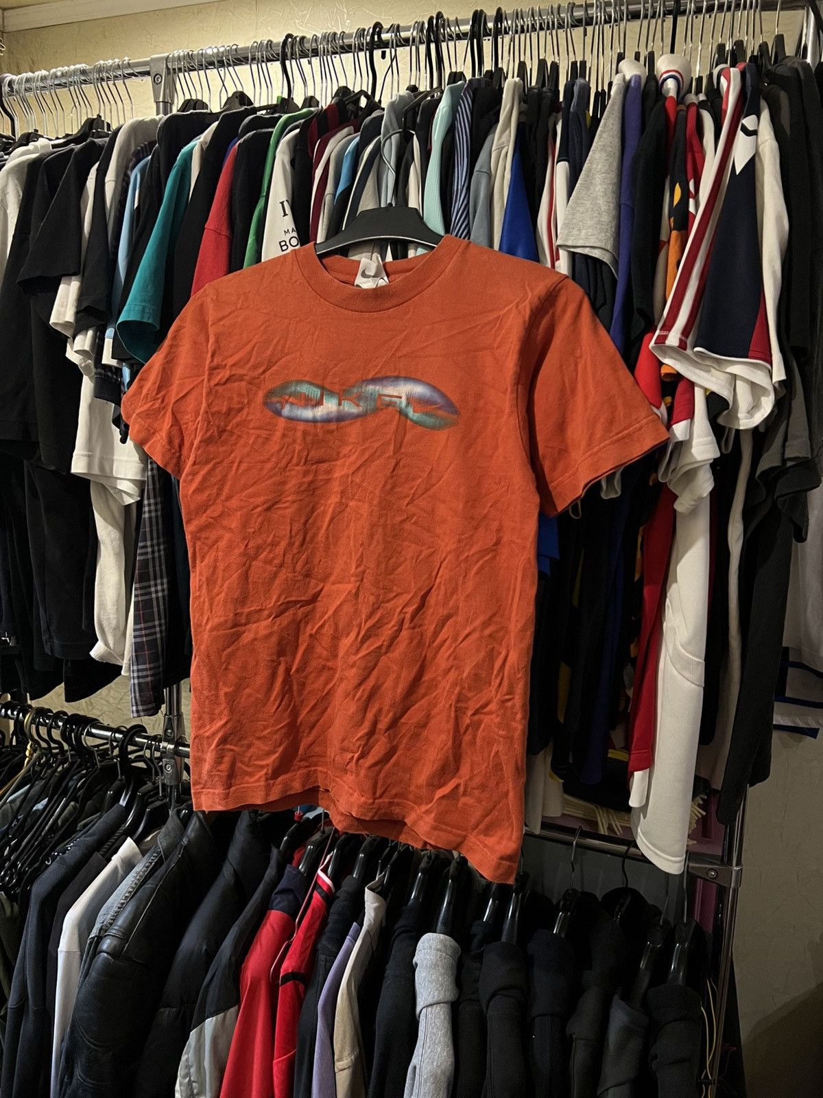 Nike VINTAGE NIKE CENTRE SWOOSH ORANGE 90S MENS T SHIRT SIZE S Size US S / EU 44-46 / 1 - 1 Thumbnail