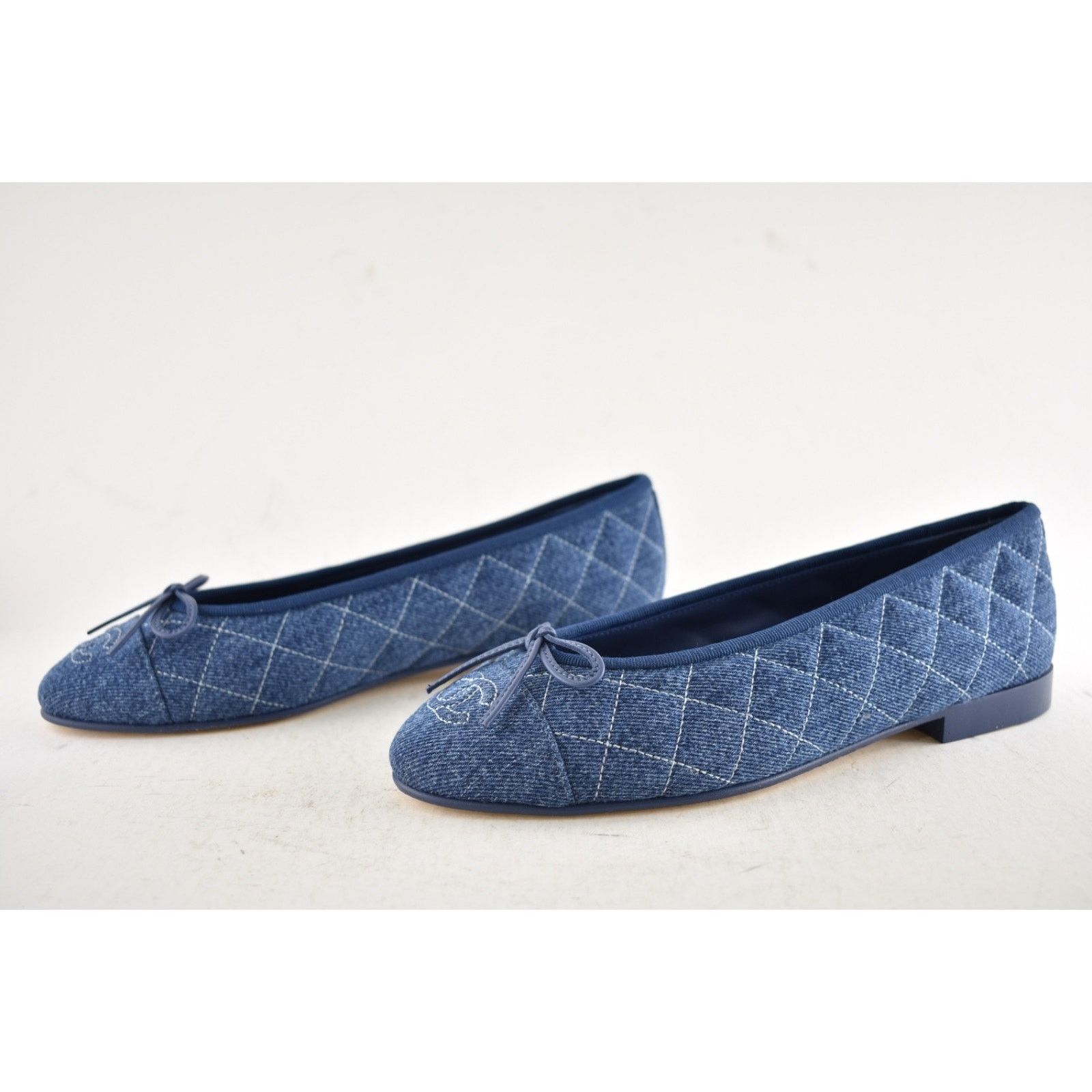 Chanel Chanel Washed Denim Blue Quilted CC Bow Tie Ballet Flat 36 Size US 6 / IT 36 - 16 Thumbnail