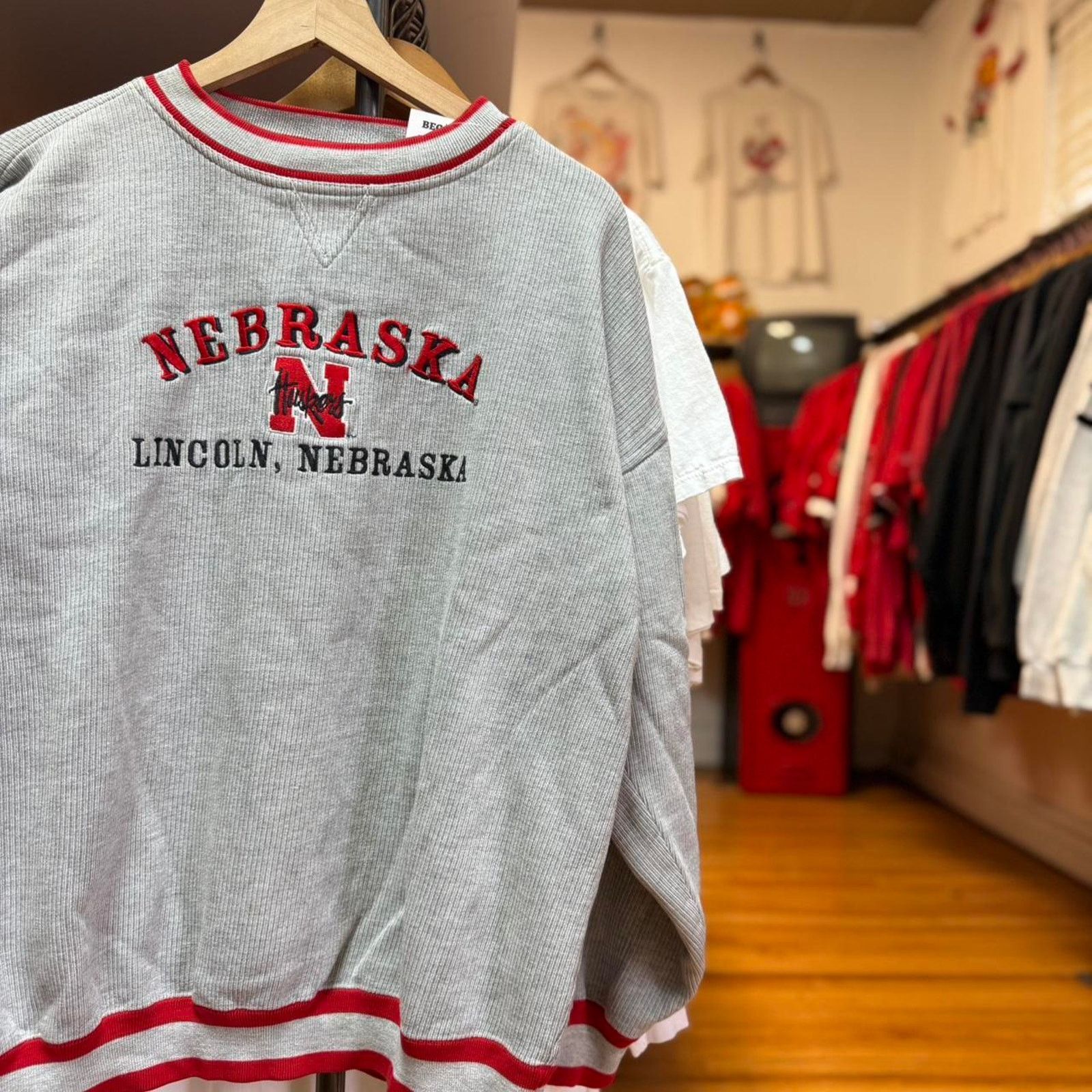 Vintage Vintage 90s Nebraska Huskers Ringed Sleeve Crewneck Size US L / EU 52-54 / 3 - 1 Thumbnail