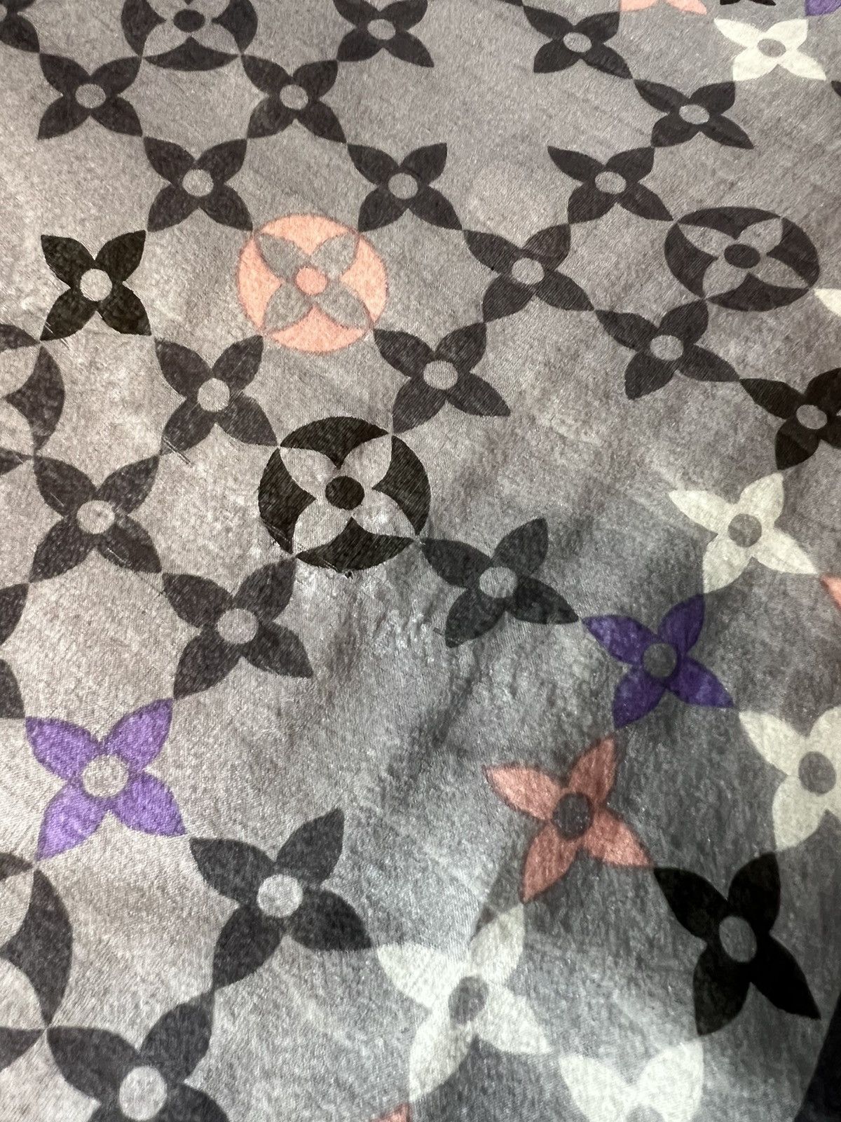 Louis Vuitton Louis Vuitton Paris scarf silk luxury monogram Size ONE SIZE - 8 Thumbnail