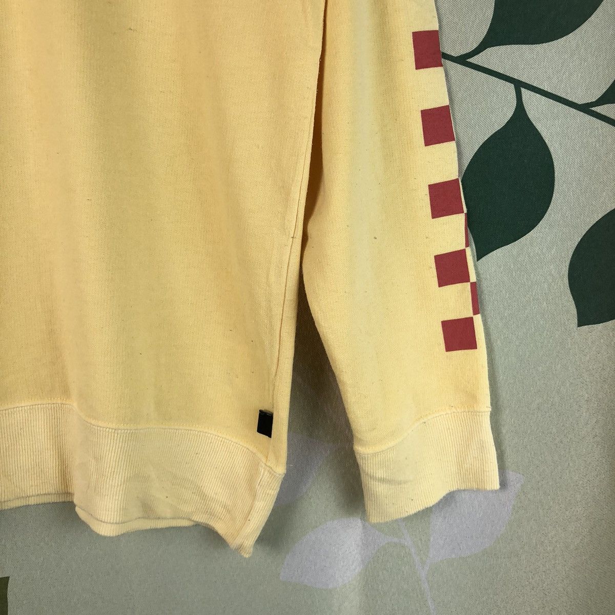 Quiksilver Quiksilver vintage Yellow Sweatshirt #7463 Size US M / EU 48-50 / 2 - 8 Thumbnail