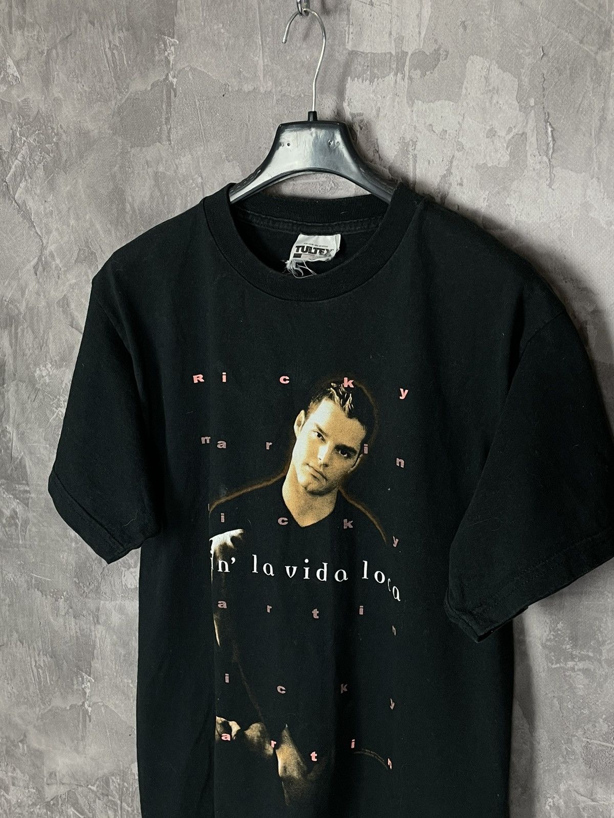 Band Tees × Tultex × Vintage Ricky Martin Vintage 90s Rock Music Y2K Logo Band T-Shirt Size US S / EU 44-46 / 1 - 7 Thumbnail