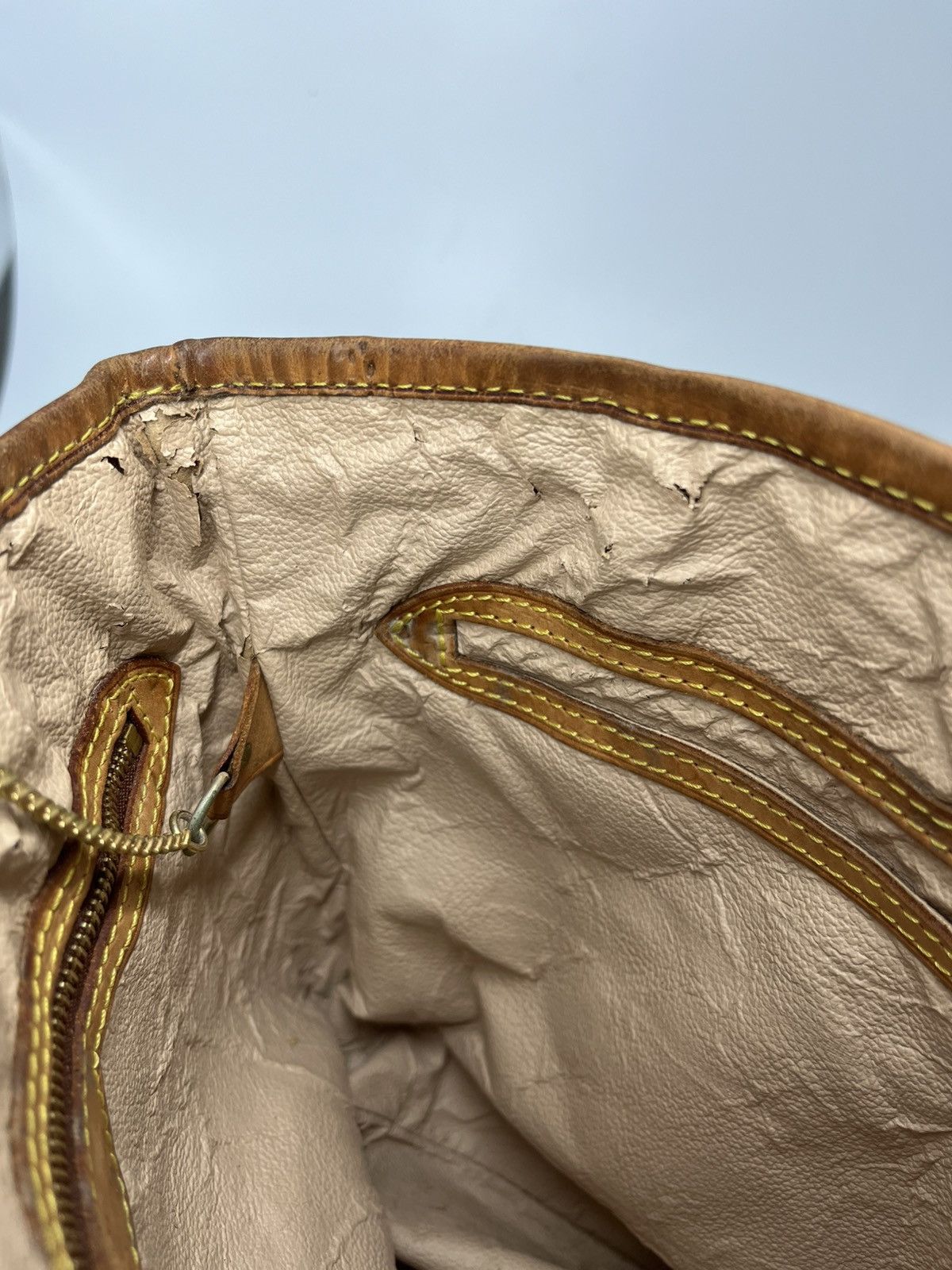 Louis Vuitton Authentic LOUIS VUITTON Bucket Bag Size ONE SIZE - 18 Thumbnail