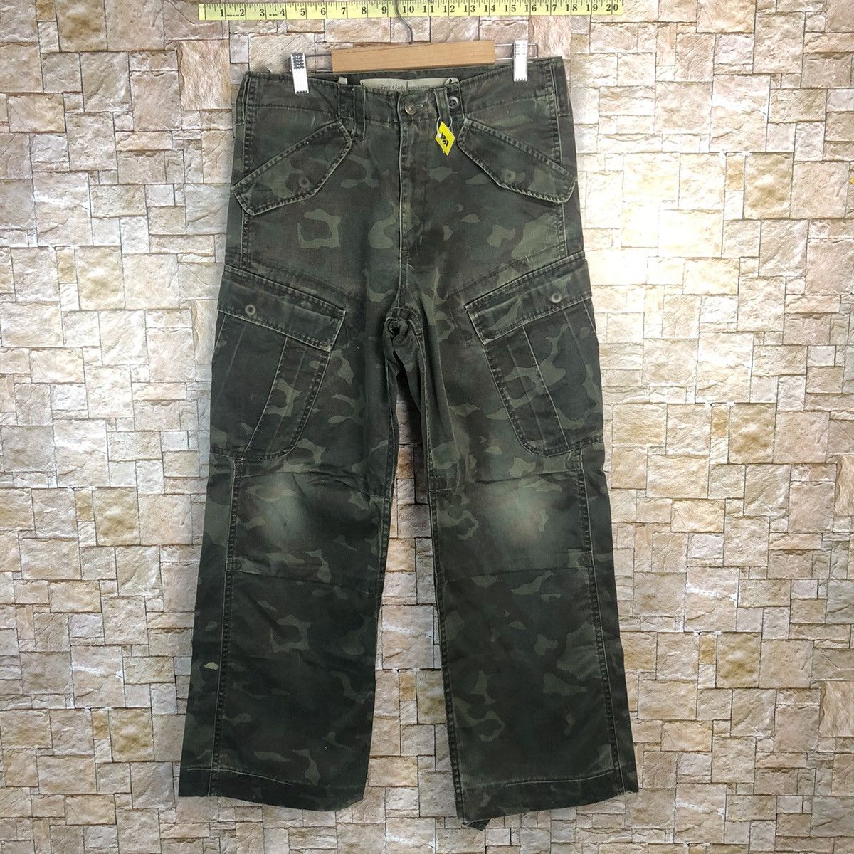 Japanese Brand Free Gale Green Camo Cargo Multipocket Pants #A338 Size US 29 - 1 Thumbnail