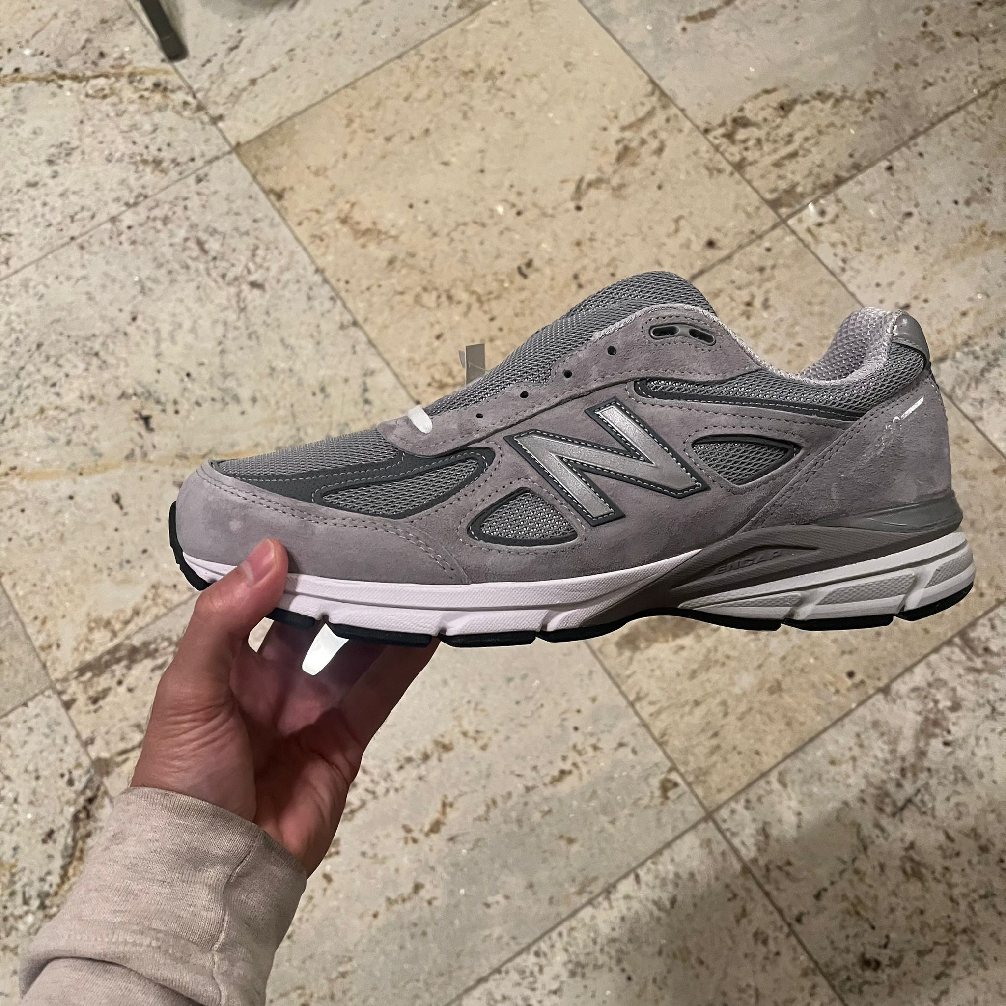 New Balance 990v4 in Grey Size US 12 / EU 45 - 8 Thumbnail