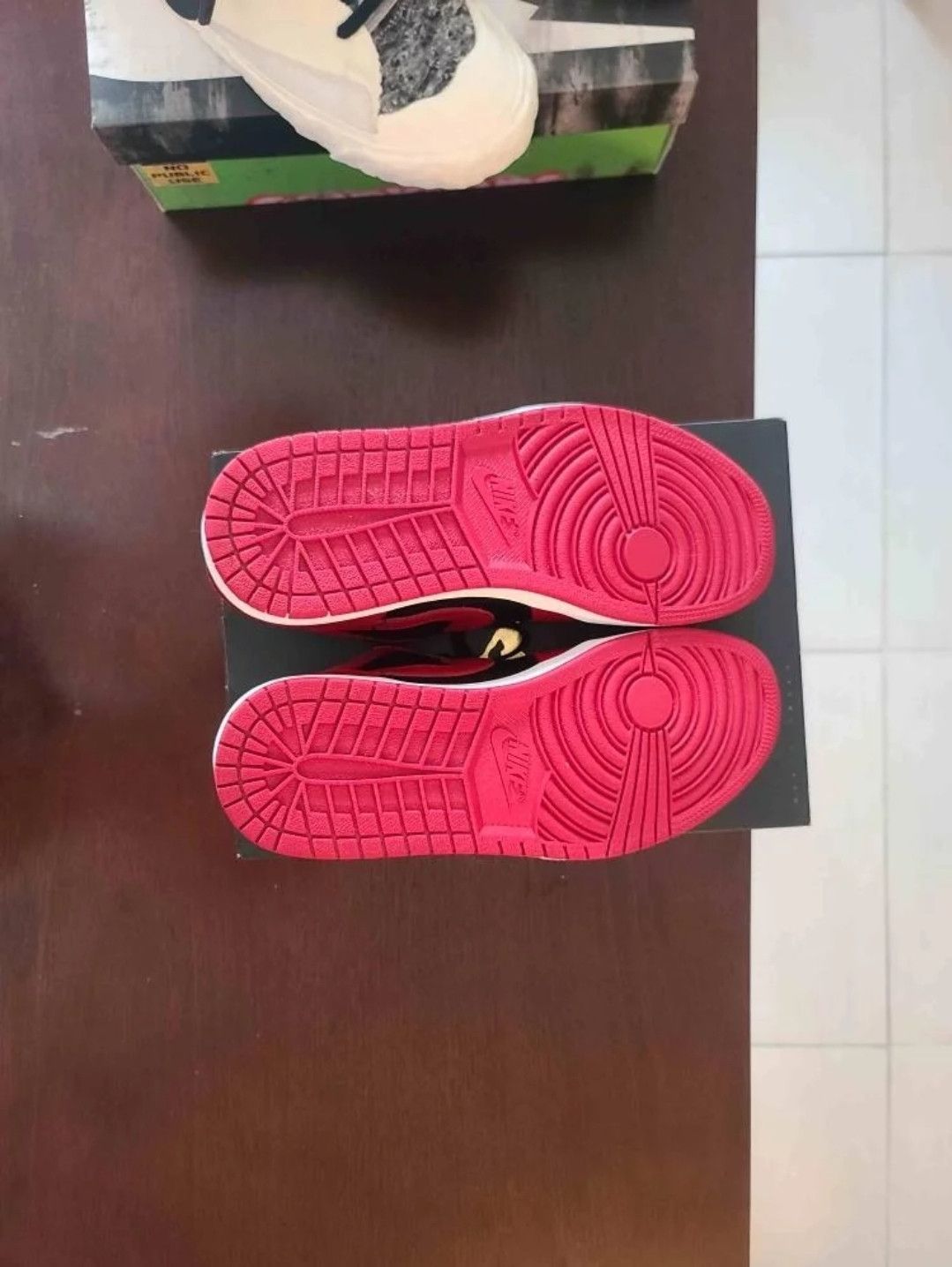 Nike Air Jordan 1 Low Reverse Bred Size US 12 / EU 45 - 6 Thumbnail