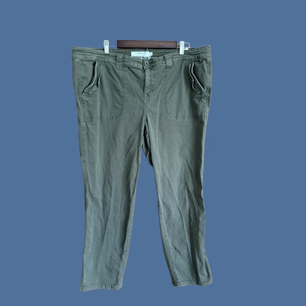 Torrid Torrid Women’s Pants Army Green Utility Denim Flap Pockets 20 Straight Inseam 26.5 in Small Details: Casual Vintage No N/A Size 42" / US 20 - 1 Thumbnail
