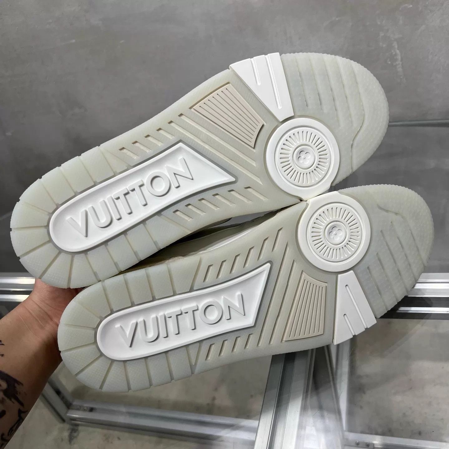 Louis Vuitton LV Trainer White Cement UK8/42 Size US 9 / EU 42 - 7 Thumbnail