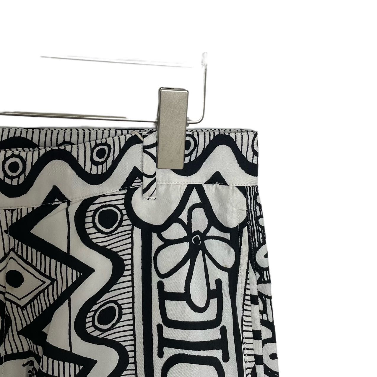 Dior Dior Black & White Allover Graffiti Logo Silk Shorts K26WX Size 28" / US 6 / IT 42 - 3 Thumbnail