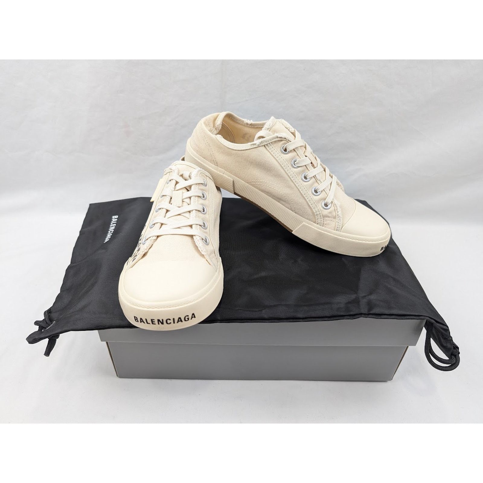 Balenciaga o1rshd1 Paris Low-Top Sneakers in White Size US 7 / EU 40 - 20 Thumbnail