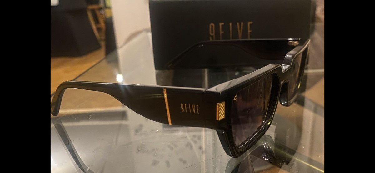 9FIVE 9Five Tiffany Locks Black & 24K Gold Sunglasses – Rare Size ONE SIZE - 7 Thumbnail