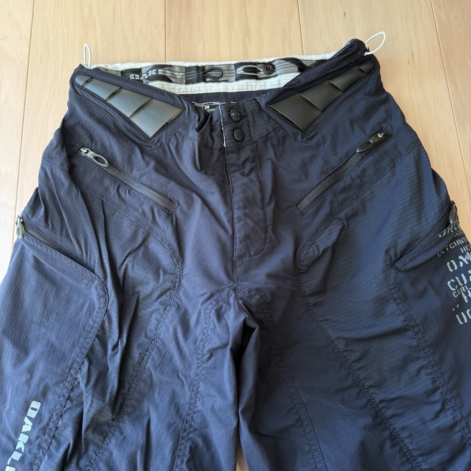 Oakley Vintage Oakley Shorts S Black Bicycle Software Outerwear Size US 30 / EU 46 - 3 Thumbnail