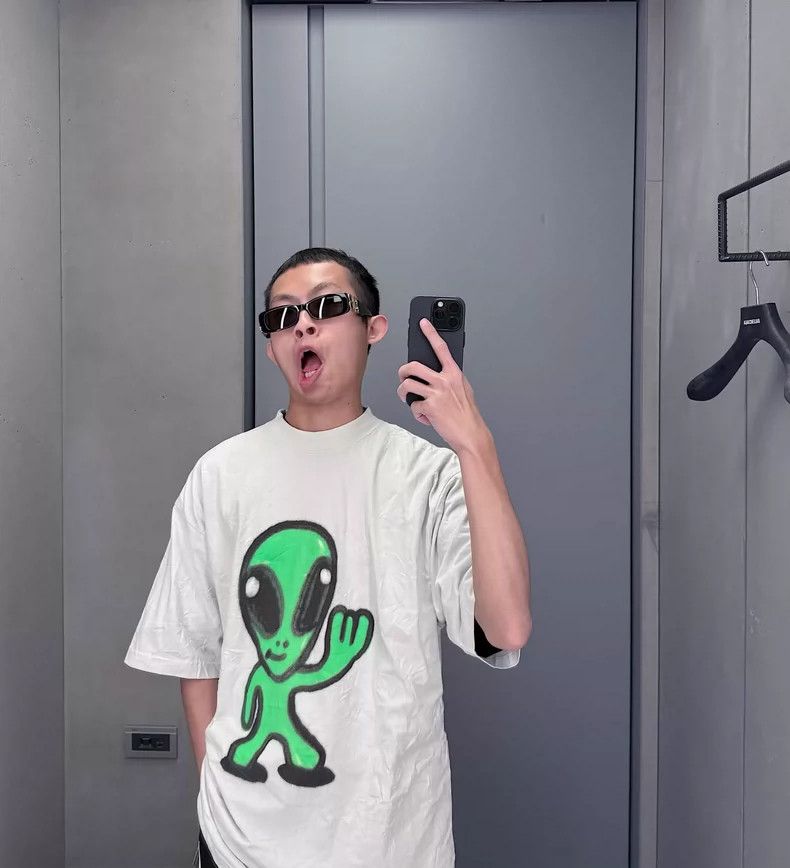 Balenciaga Balenciaga size S Spring and summer alien smiling face T-s Size US M / EU 48-50 / 2 - 9 Thumbnail