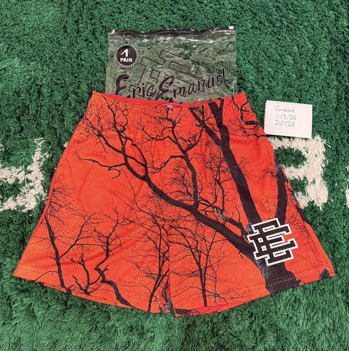 Eric Emanuel Eric Emanuel Halloween Exclusive Basic Red Shorts Size US 30 / EU 46 - 1 Thumbnail