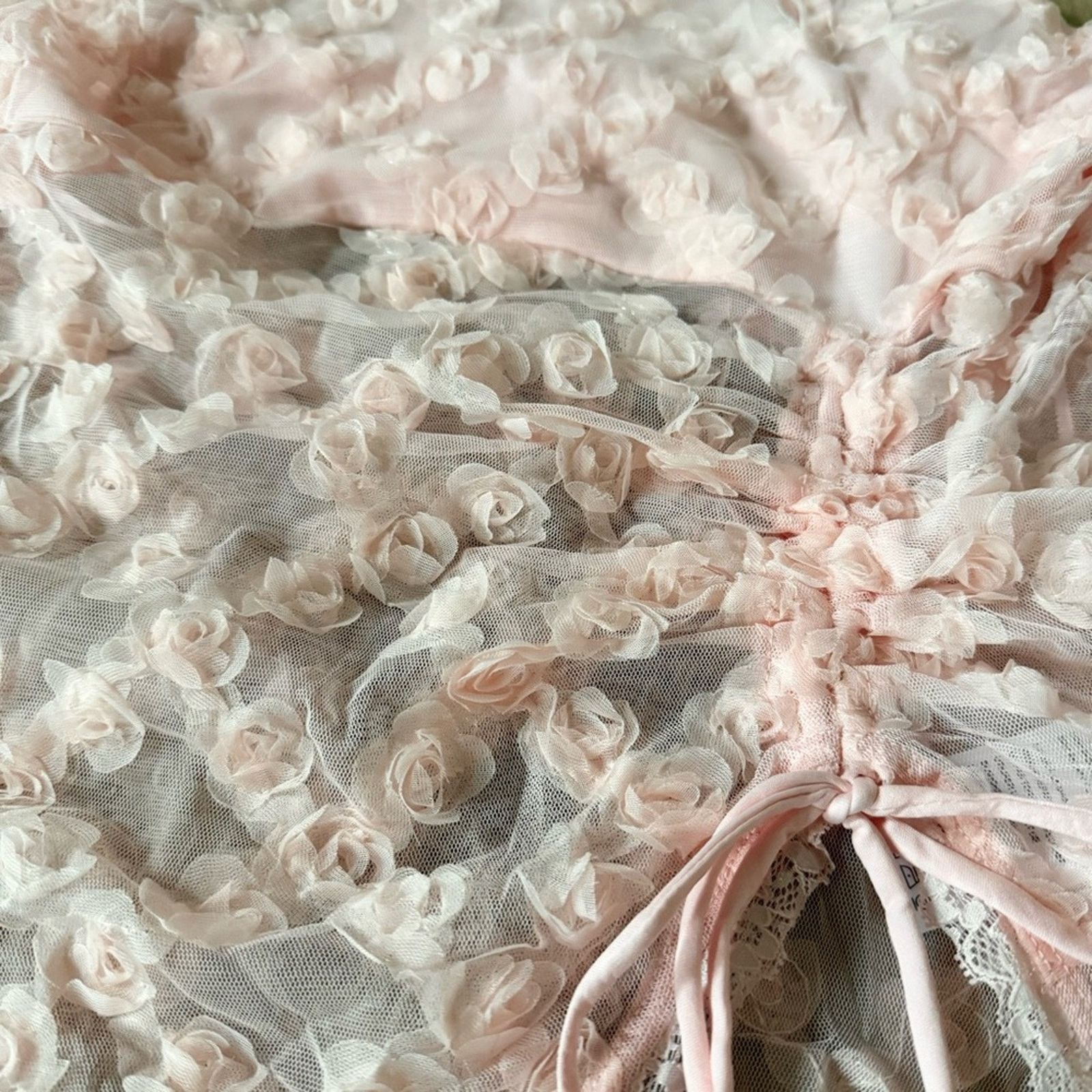 Urban Outfitters Urban Outfitters Kimchi Blue Rosie Floral Tube Top M Size M / US 6-8 / IT 42-44 - 4 Thumbnail