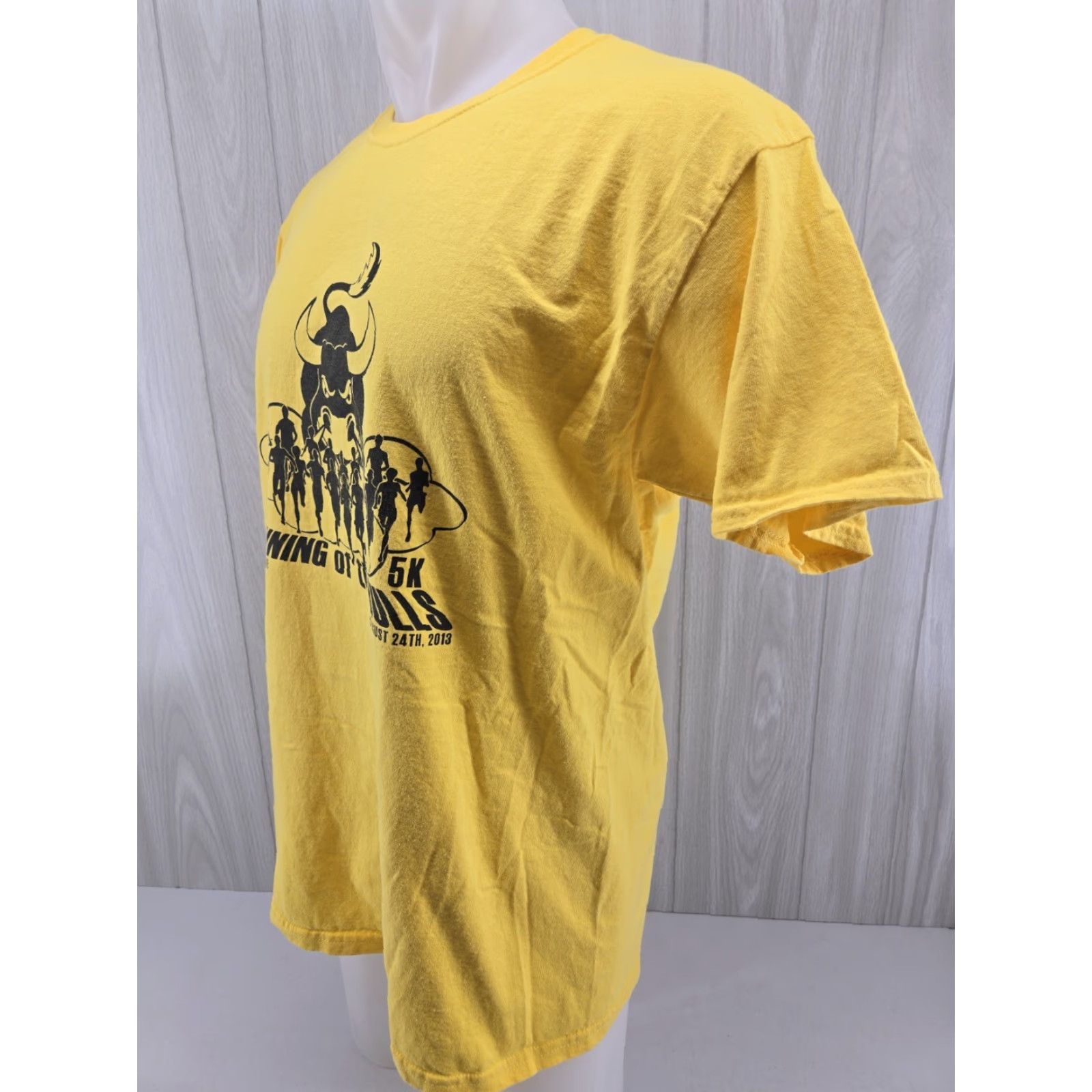Gildan Running with the Bulls 5K Run T-Shirt Size Large Year 2013 8/24/2013 Shirt Mens L Yellow 2013 8/24/2013 Size US L / EU 52-54 / 3 - 4 Thumbnail