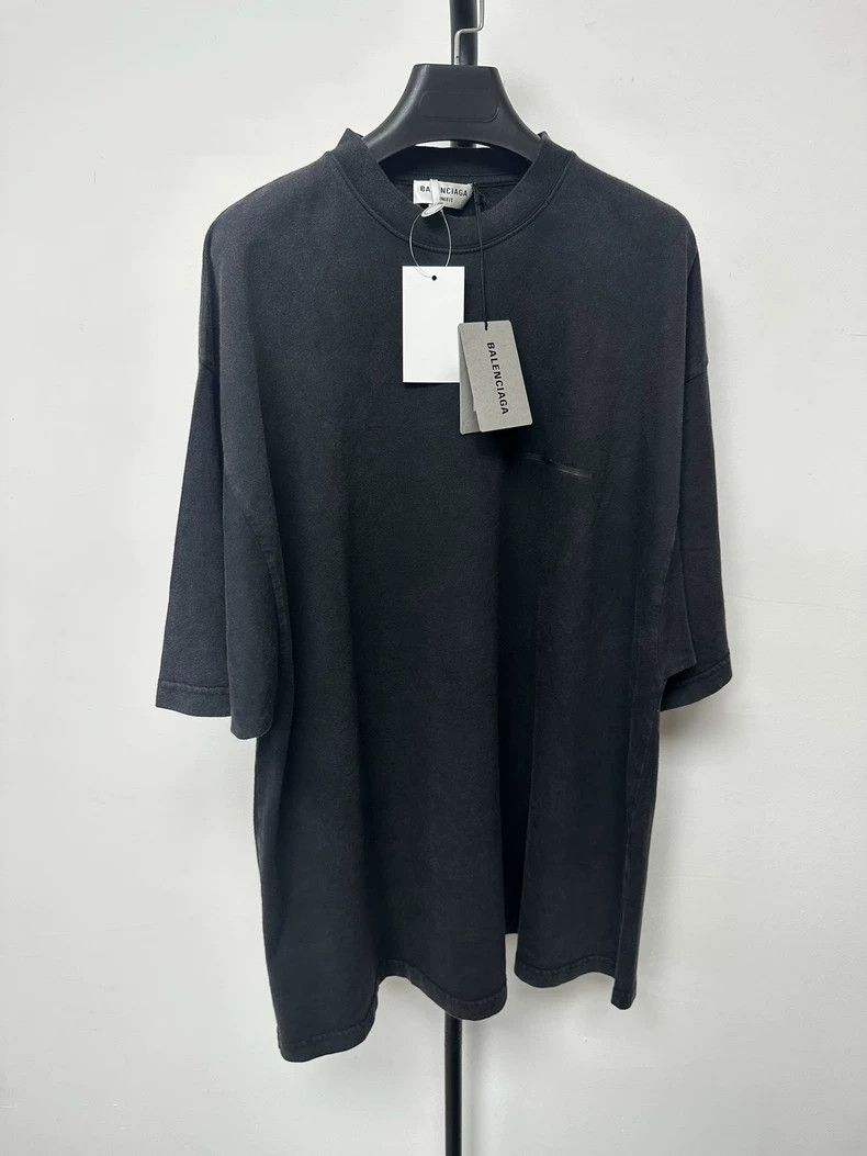 Balenciaga Balenciaga Short Sleeve T-Shirt with Cover Letter Size US S / EU 44-46 / 1 - 1 Thumbnail