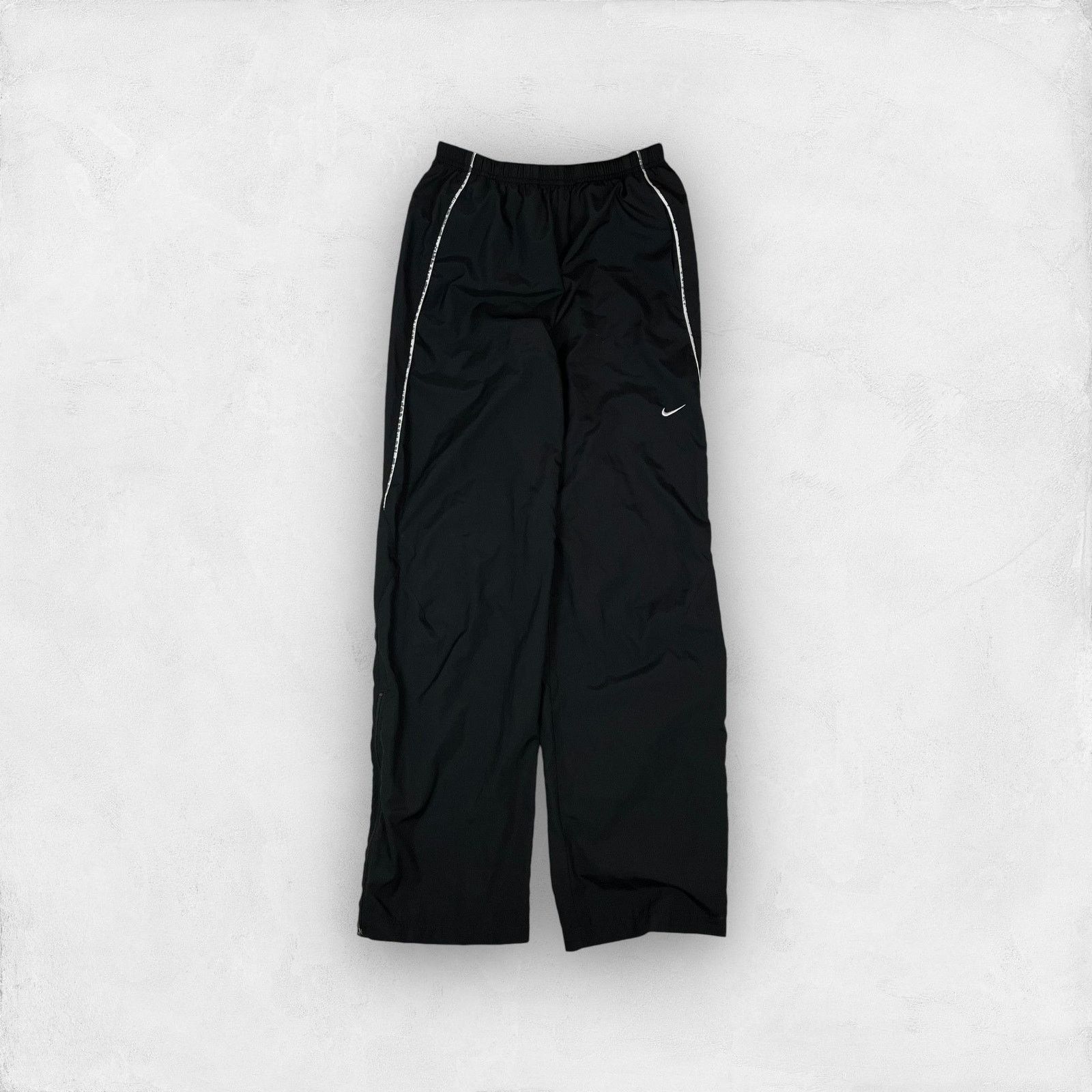 Nike × Vintage Nike Womens Black Swoosh Ankle Zip Straight Leg Track Pant M Size 30" / US 8 / IT 44 - 1 Thumbnail
