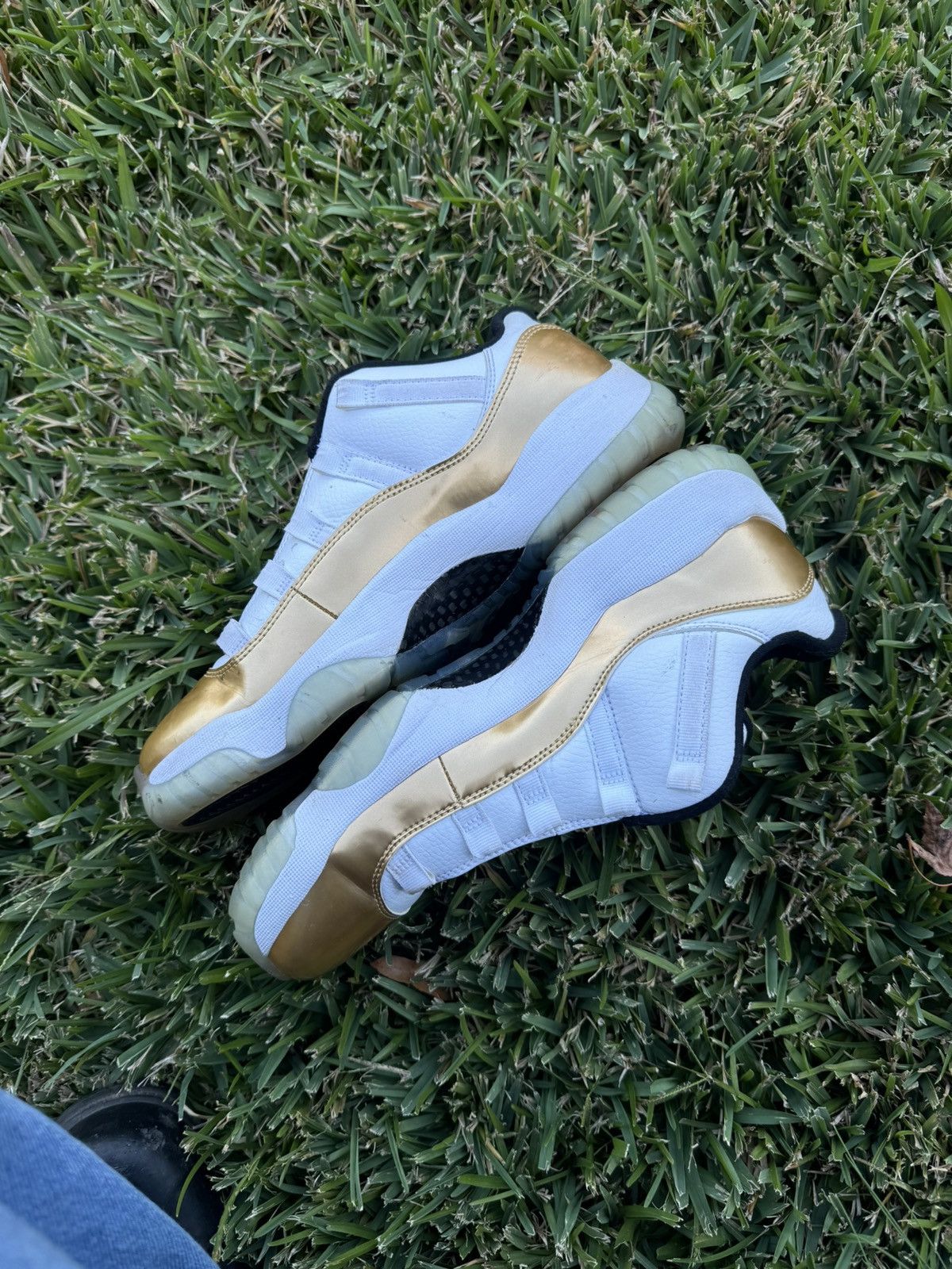 Jordan Brand × Nike Air Jordan Retro 11s “Closing Ceremony” Size US 8.5 / EU 41-42 - 3 Thumbnail