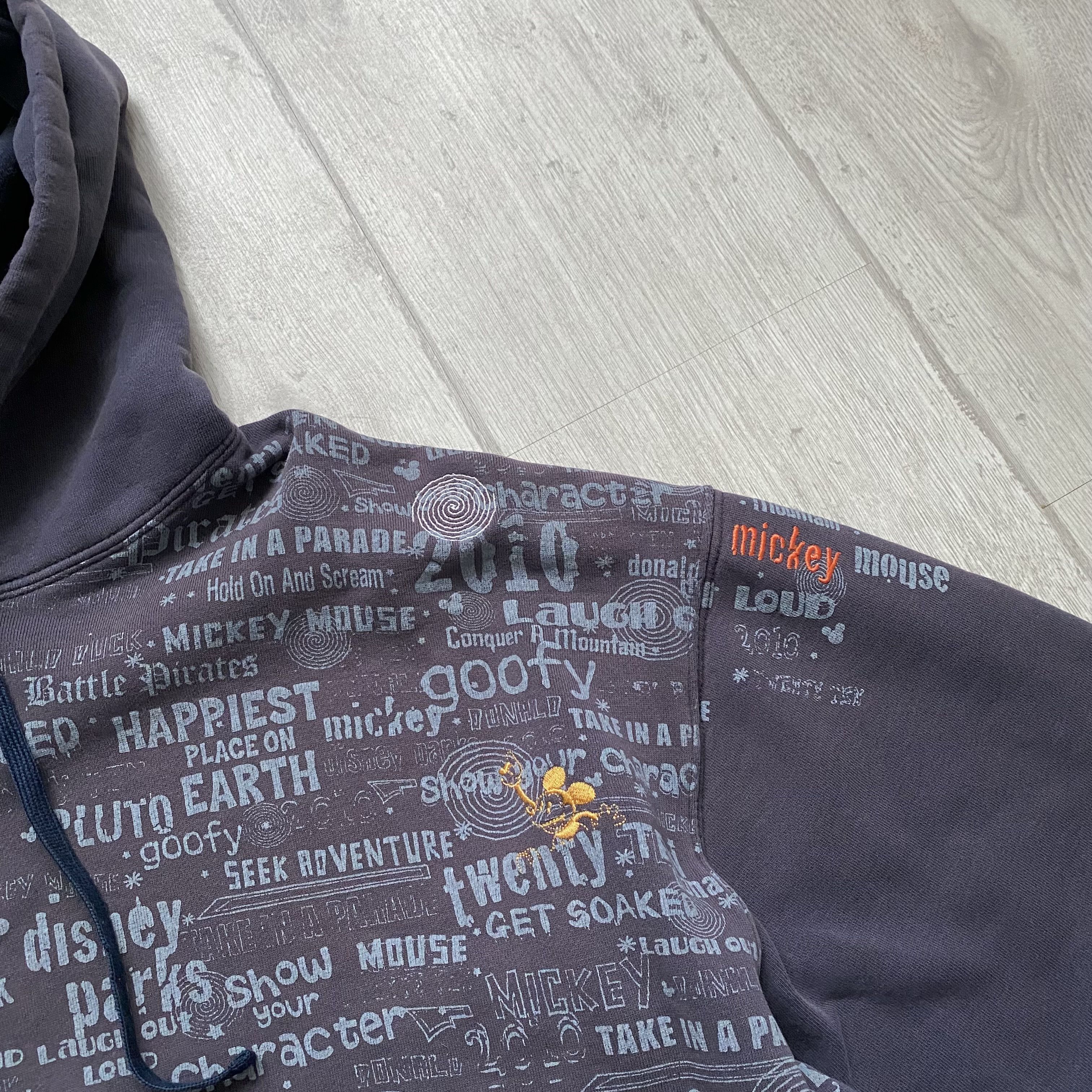 Disney 🦬 Vintage Trashed Mickey Mouse Disney Boxy Hoodie Sun faded Size US XXL / EU 58 / 5 - 7 Thumbnail