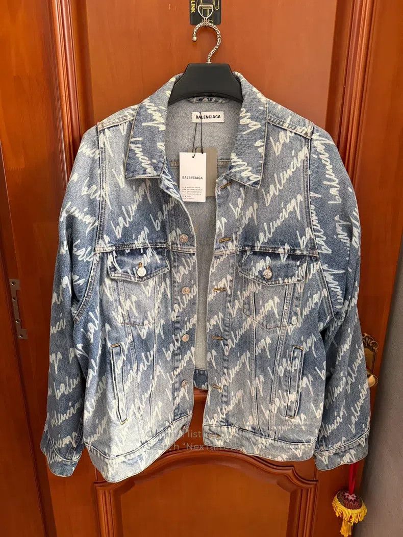 Balenciaga Balenciaga Full Print Logo Denim Jacket Size XS / US 0-2 / IT 36-38 - 1 Thumbnail