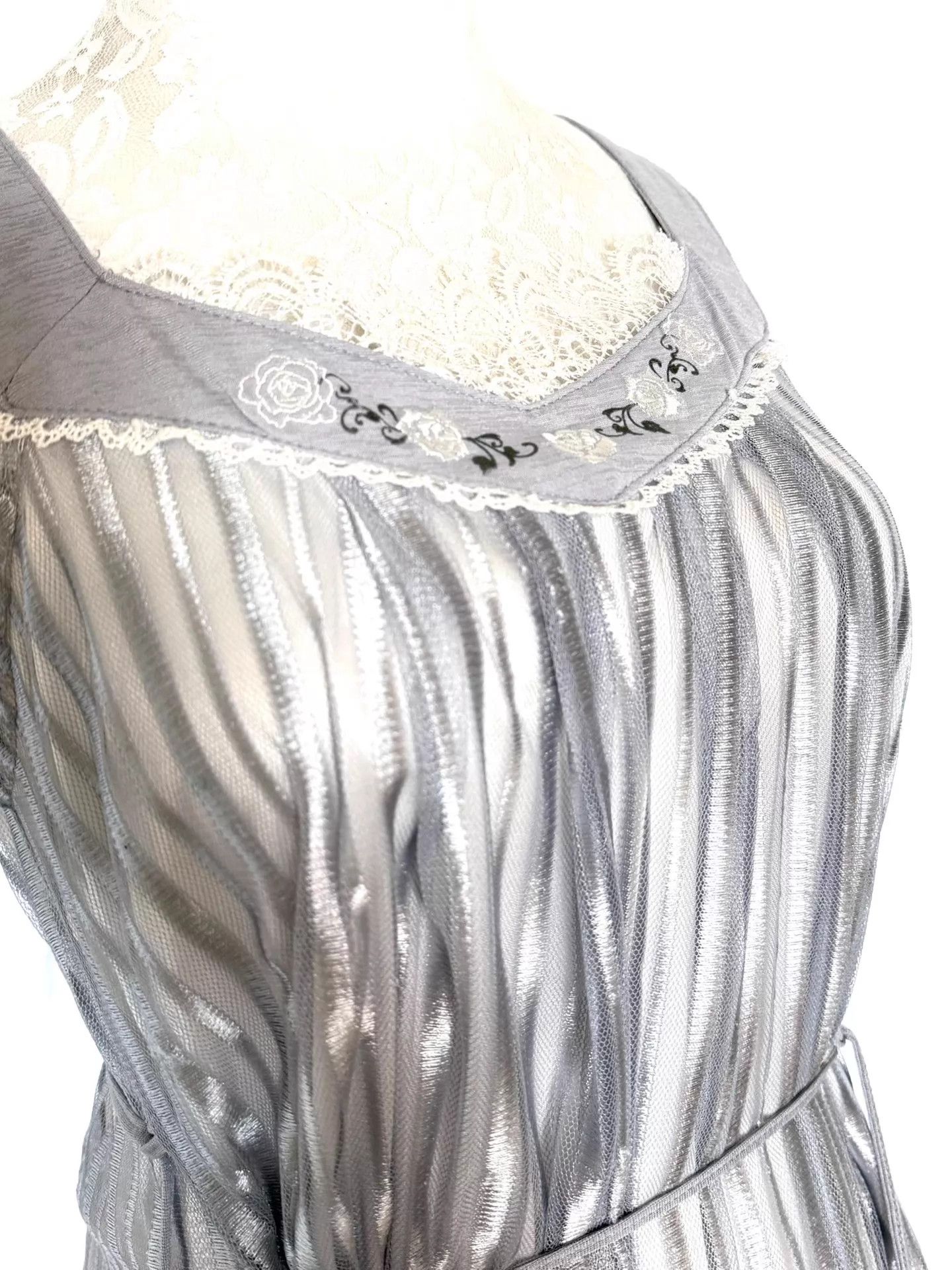 Ozzy Osbourne ozz on Rose Embroidery Lace Cake Dress Light Purple Silver Sheen Size ONE SIZE - 4 Thumbnail