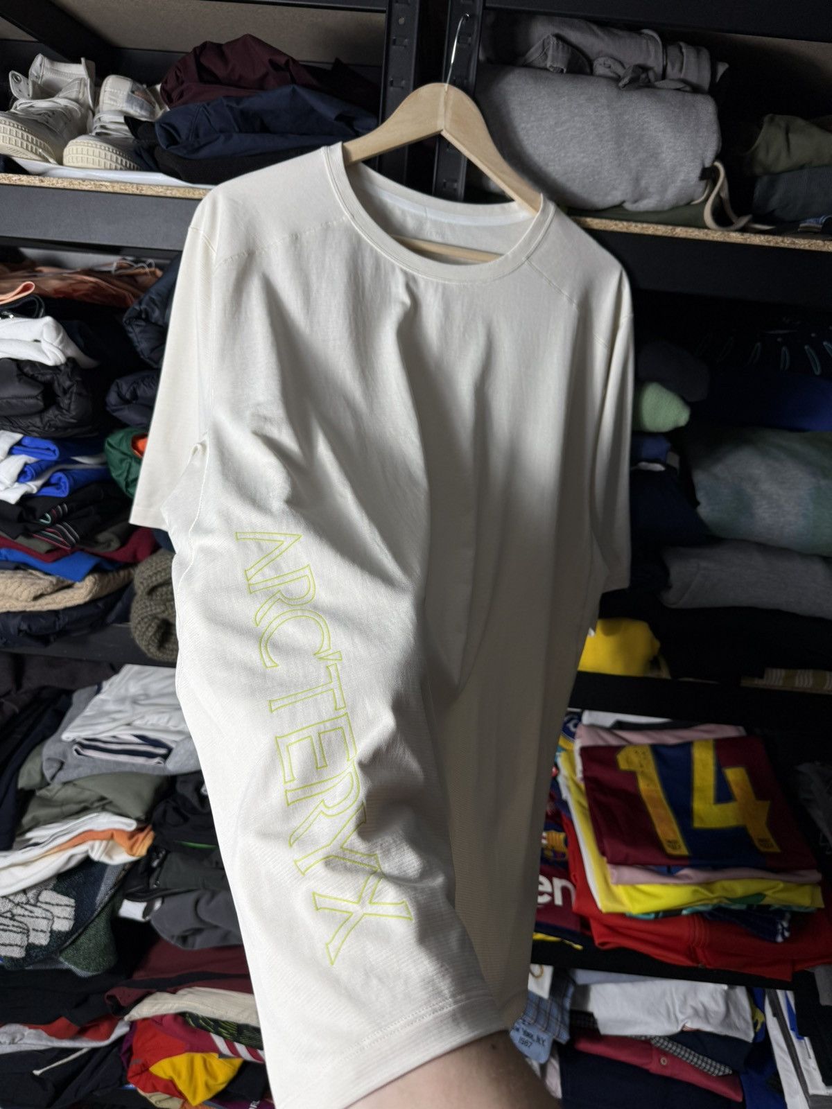 Arc'teryx Arc’teryx T Shirt Beige Technical Lightweight Logo Outdoor Size US XL / EU 56 / 4 - 1 Thumbnail