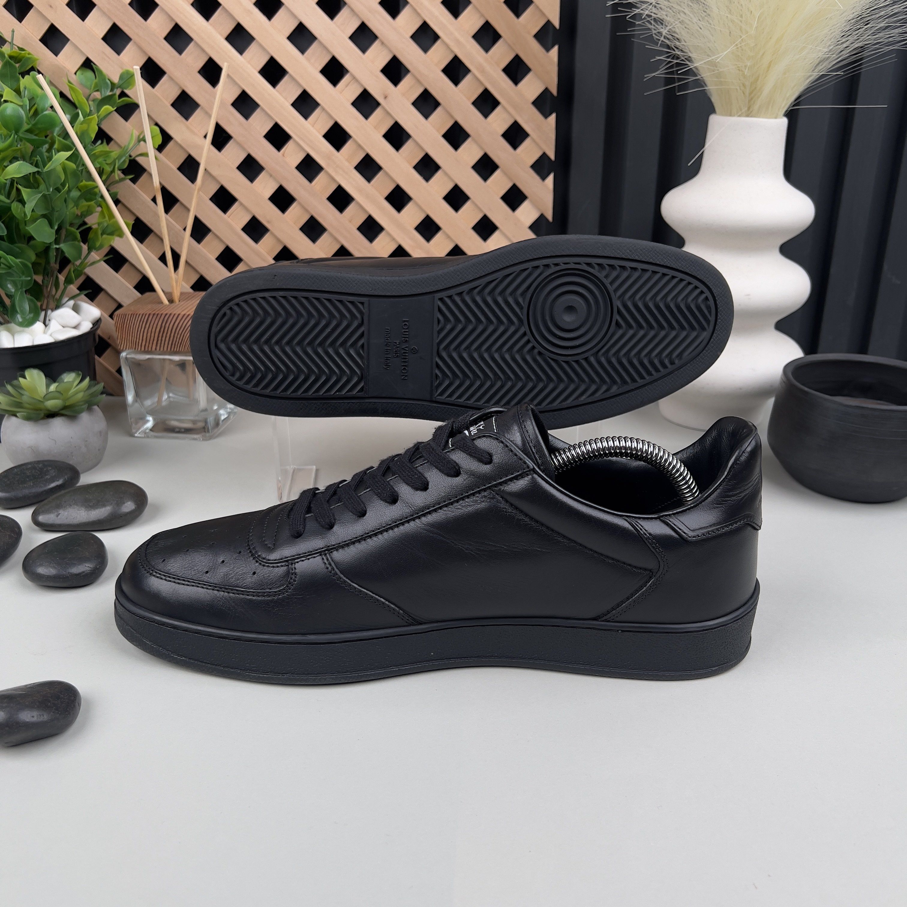 Louis Vuitton Louis Vuitton Rivoli Sneaker Low Top Leather Size US 8.5 / EU 41-42 - 9 Thumbnail