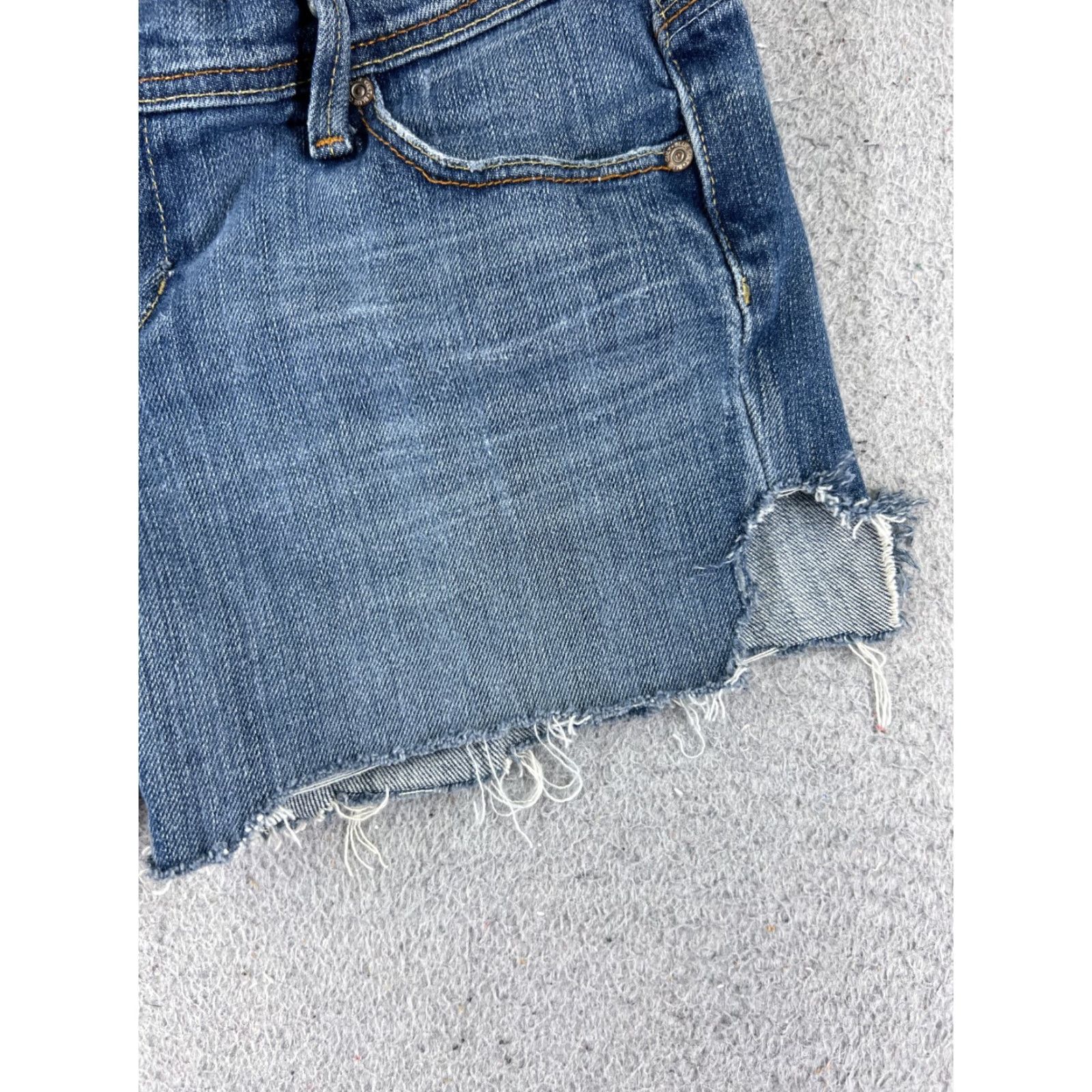 Vintage Blue Cult Shorts Womens 27 Denim Cut-Off Low Rise 27x4 Blue Cotton Blend 5-Pocket Size 27" / US 4 / IT 40 - 2 Thumbnail