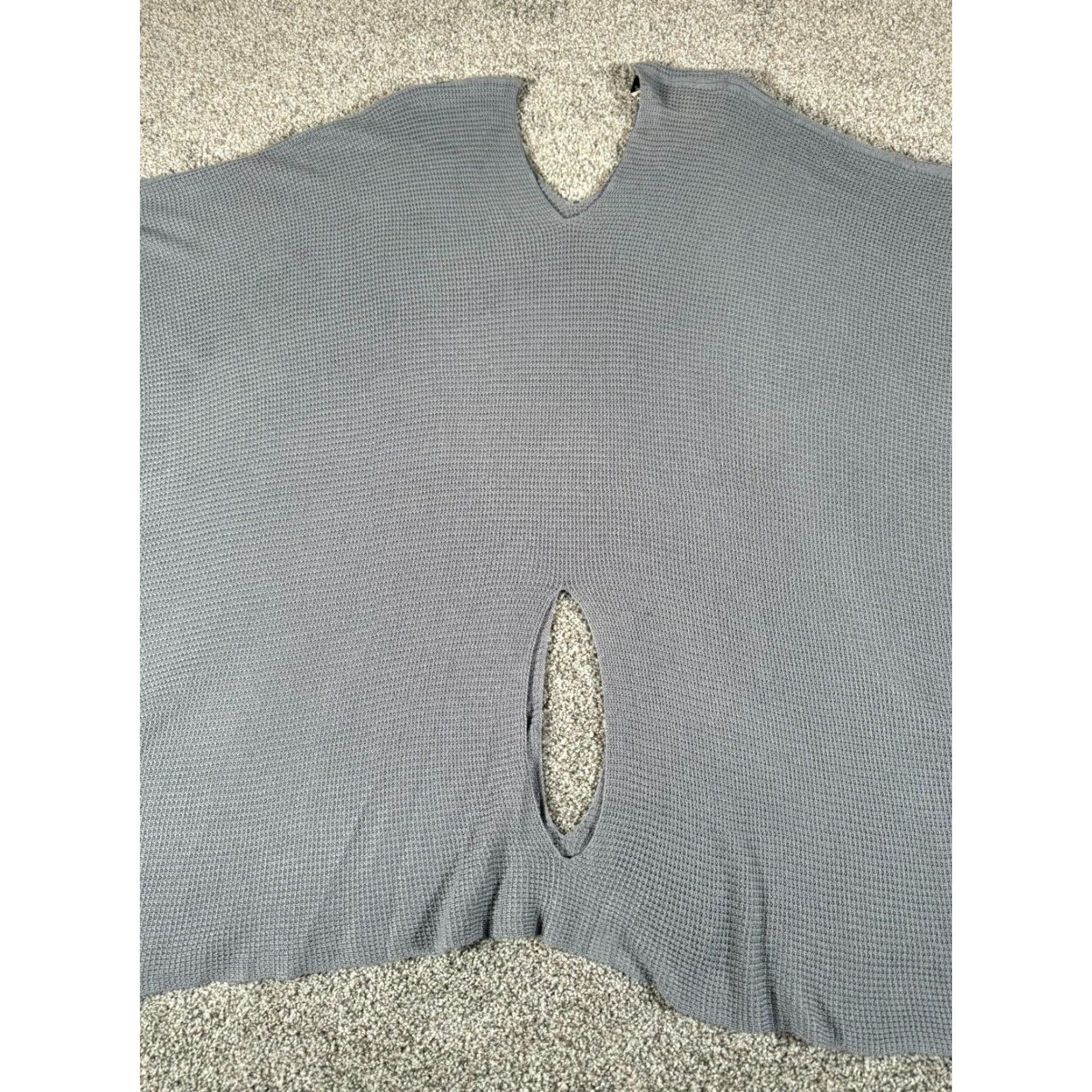 Vintage Simply Noelle Knit Poncho Sweater Womens One Size Minimalist Lagenlook Oversize Cardigan V-Neck Knit Gray Short Sleeve Relaxed Regular Womens Mens? Size ONE SIZE - 3 Thumbnail