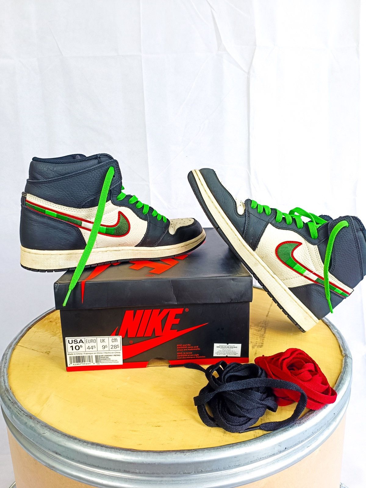 Nike ✅Freegift wristband, made 2018 Air Jordan 1 Retro High OG Size US 10.5 / EU 43-44 - 1 Thumbnail
