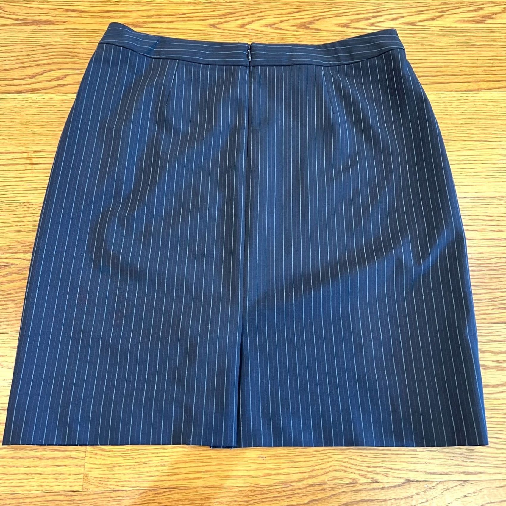 Brooks Brothers Brooks Brothers Navy Blue Pinstripe Stretch Wool Pencil Skirt Size 10 Size 32" / US 10 / IT 46 - 7 Thumbnail