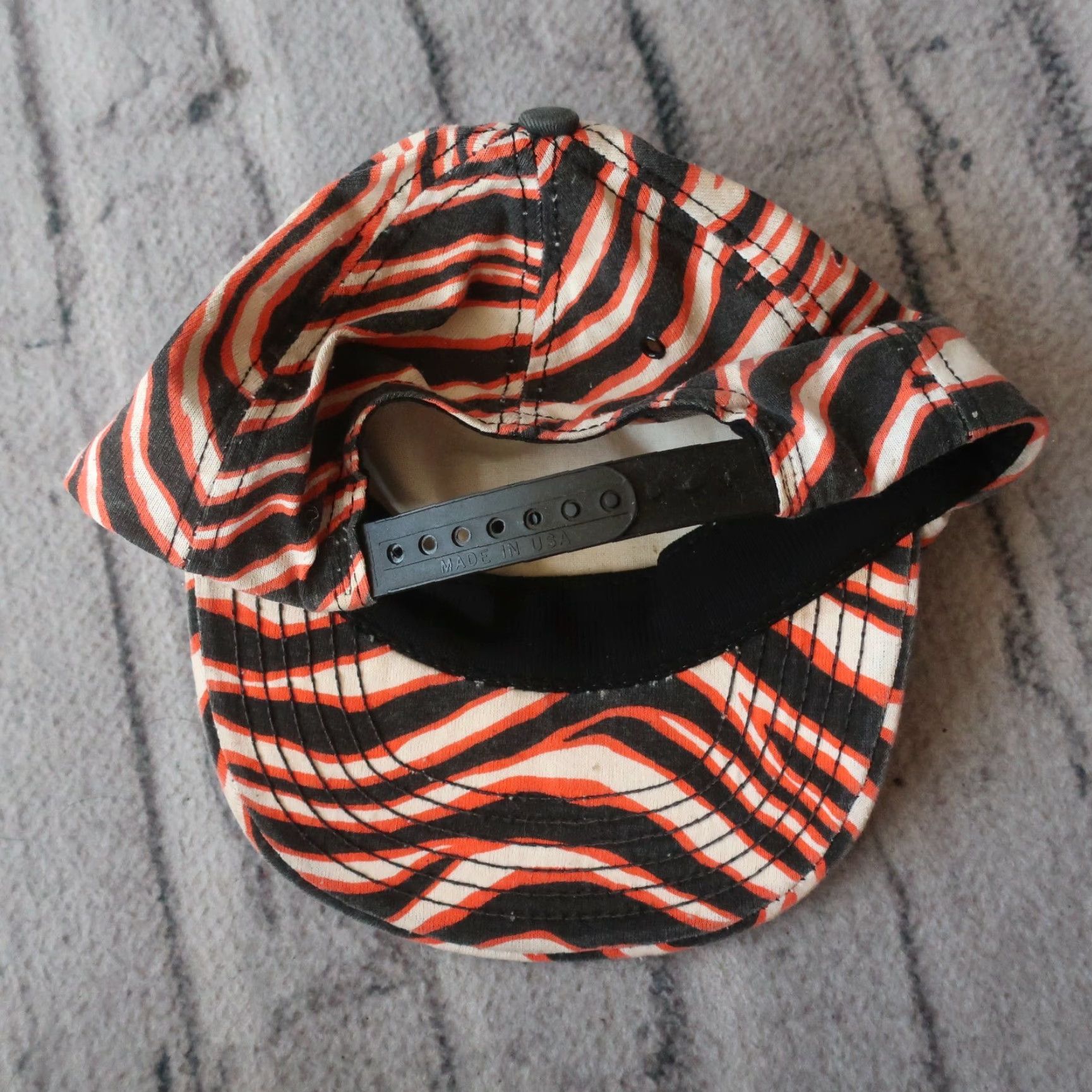 Harley Davidson VINTAGE Harley-Davidson Stripe Snapback Hat Cap Adjustable Men Black / Orange Striped USA 80s Hat Mens Size ONE SIZE - 4 Thumbnail