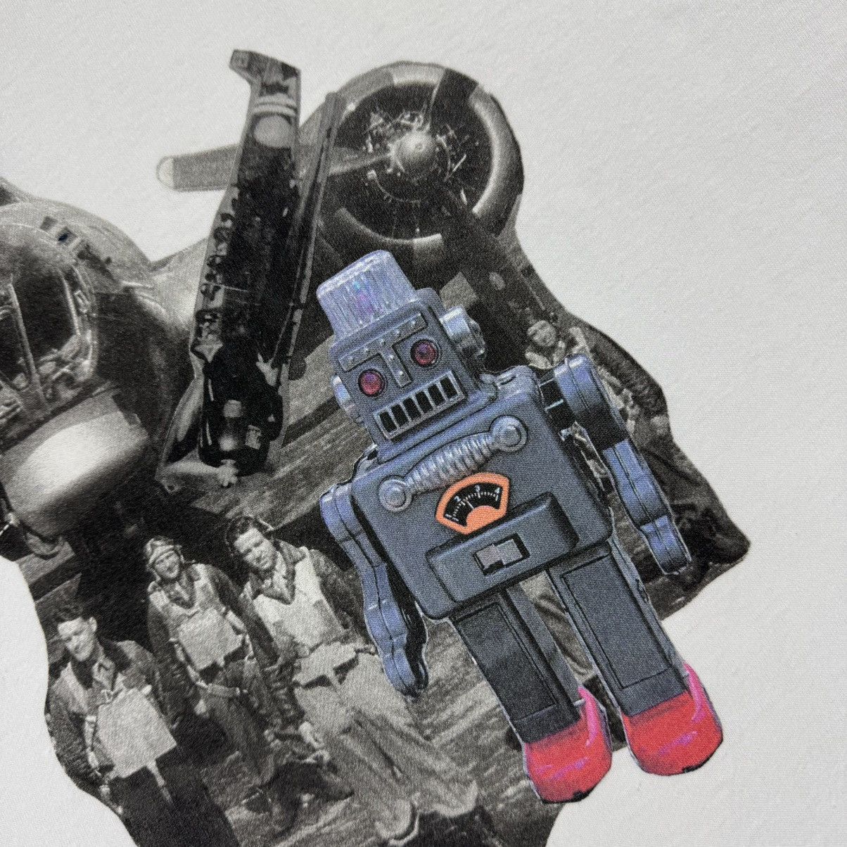 Neighborhood Vintage Neighborhood x Fragment Design War Robot Photo Tee Size US M / EU 48-50 / 2 - 8 Thumbnail