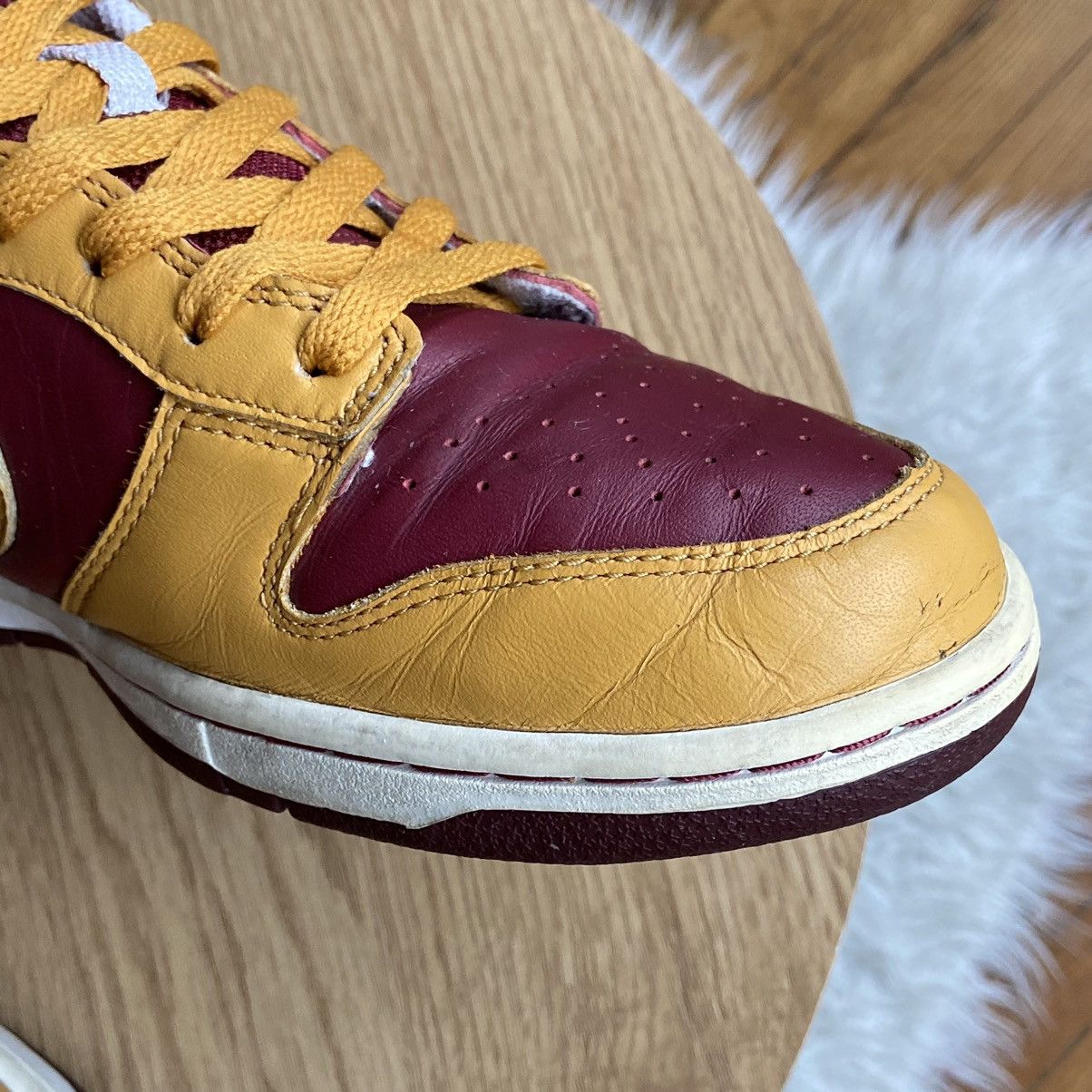 Nike 📌 Vintage RARE Nike Dunk Team Red / Gold Leaf 2005 Sneakers Size US 9 / EU 42 - 7 Thumbnail