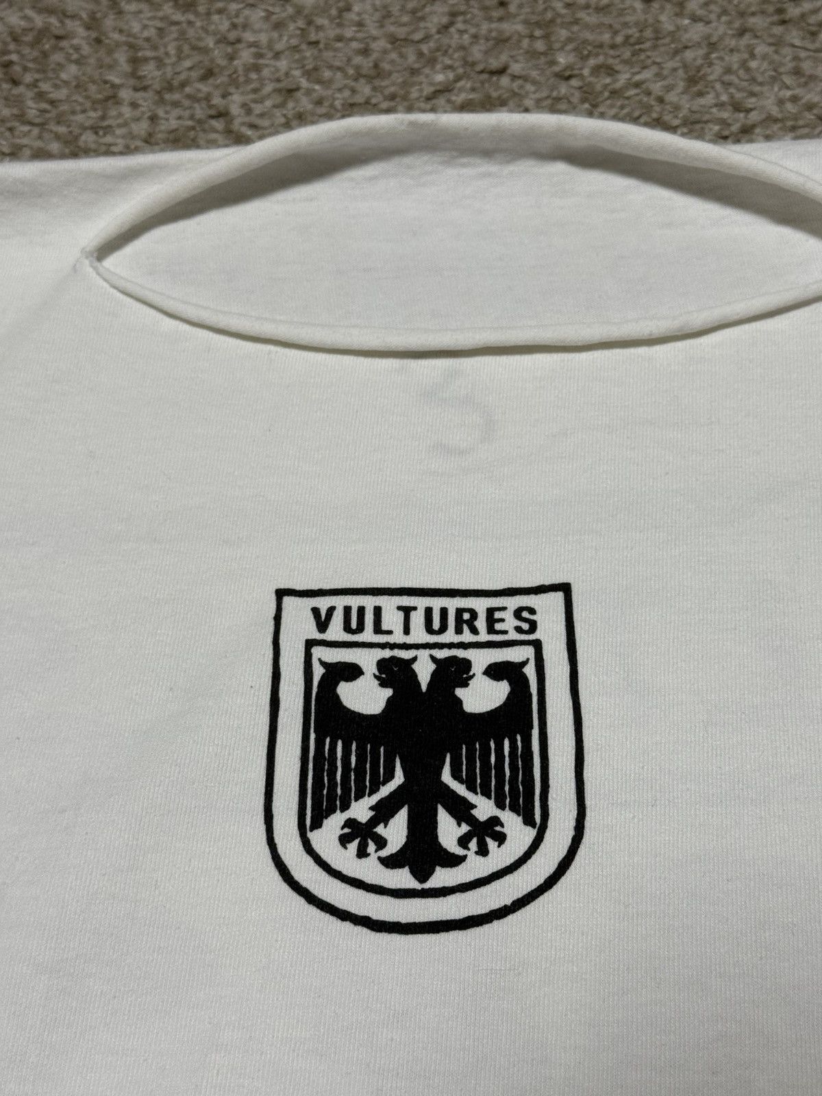 Kanye West Kanye West Vultures Logo Tee Size US XL / EU 56 / 4 - 2 Thumbnail