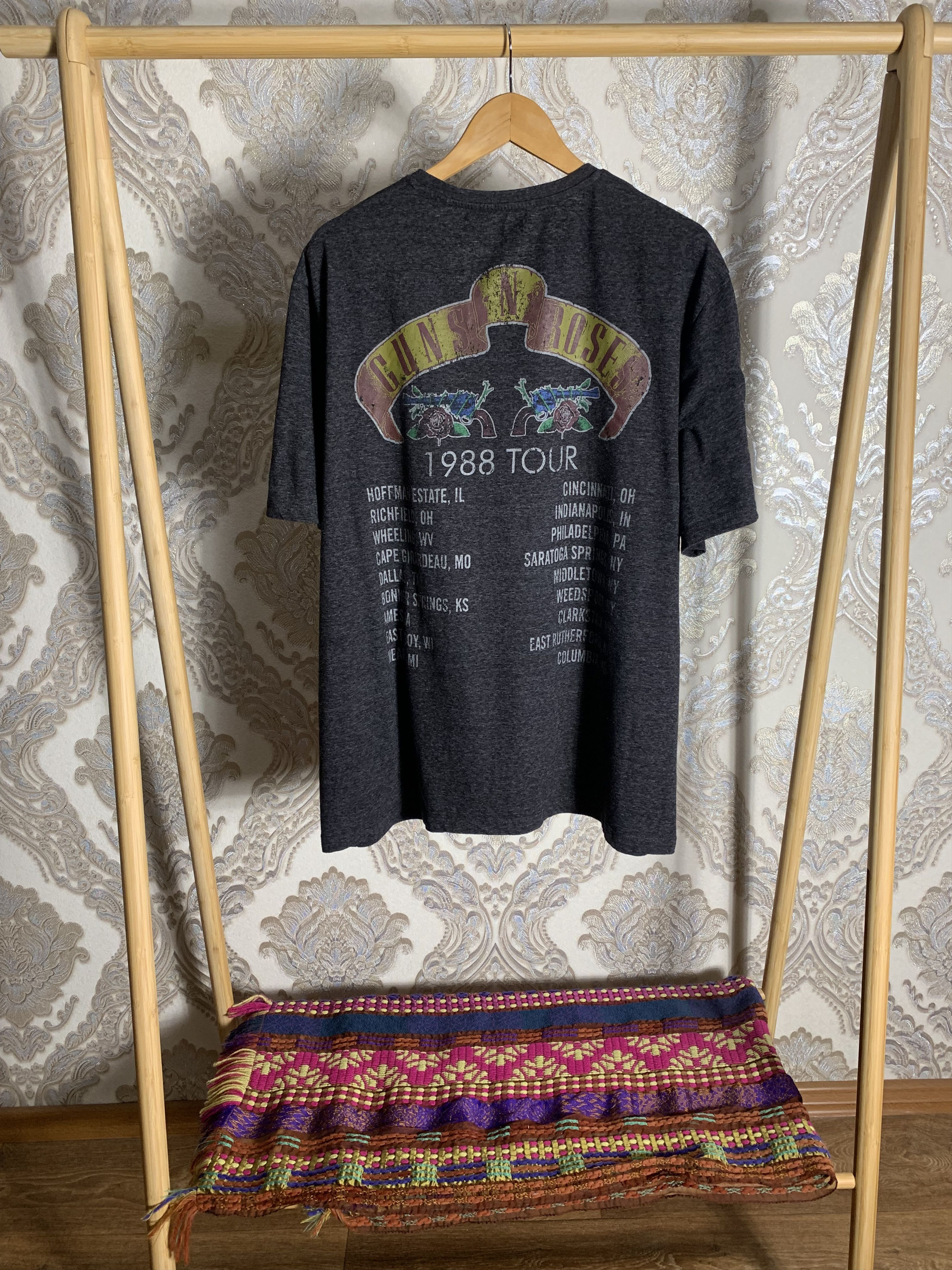 Band Tees VINTAGE GUNS N ROSES WORLD TOUR ROCK T-SHIRT METAL RETRO 90s Size US XXL / EU 58 / 5 - 6 Thumbnail