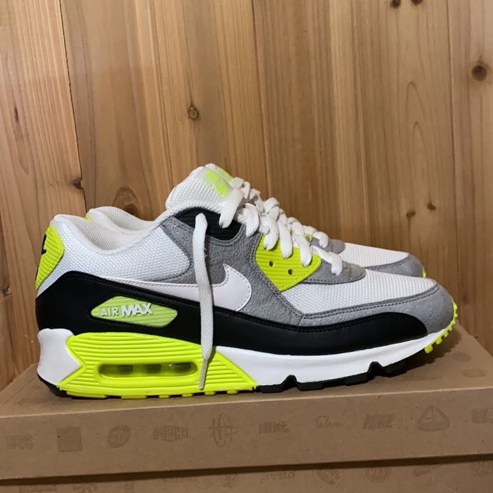 Nike 2011 Nike Air Max 90 Volt Size US 10.5 / EU 43-44 - 3 Thumbnail