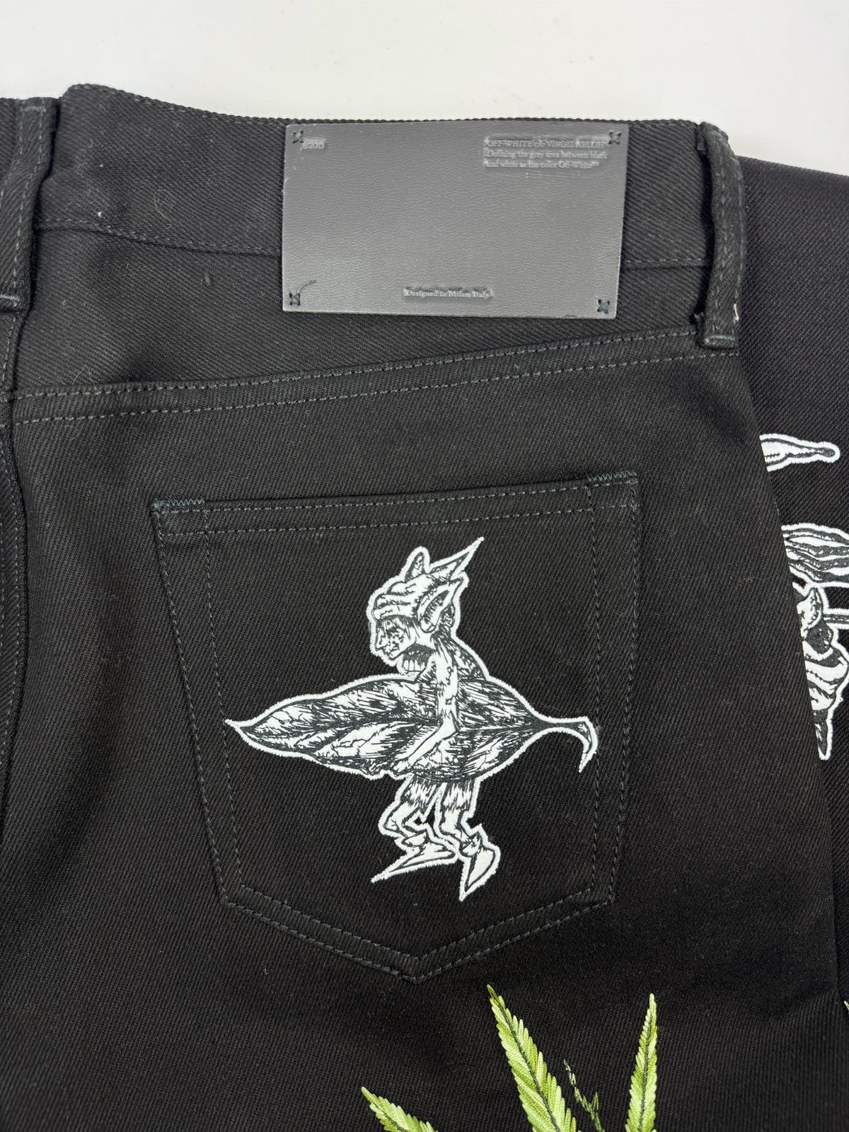 EMBROIDERED GREEN LEAF DETAILED JEANS