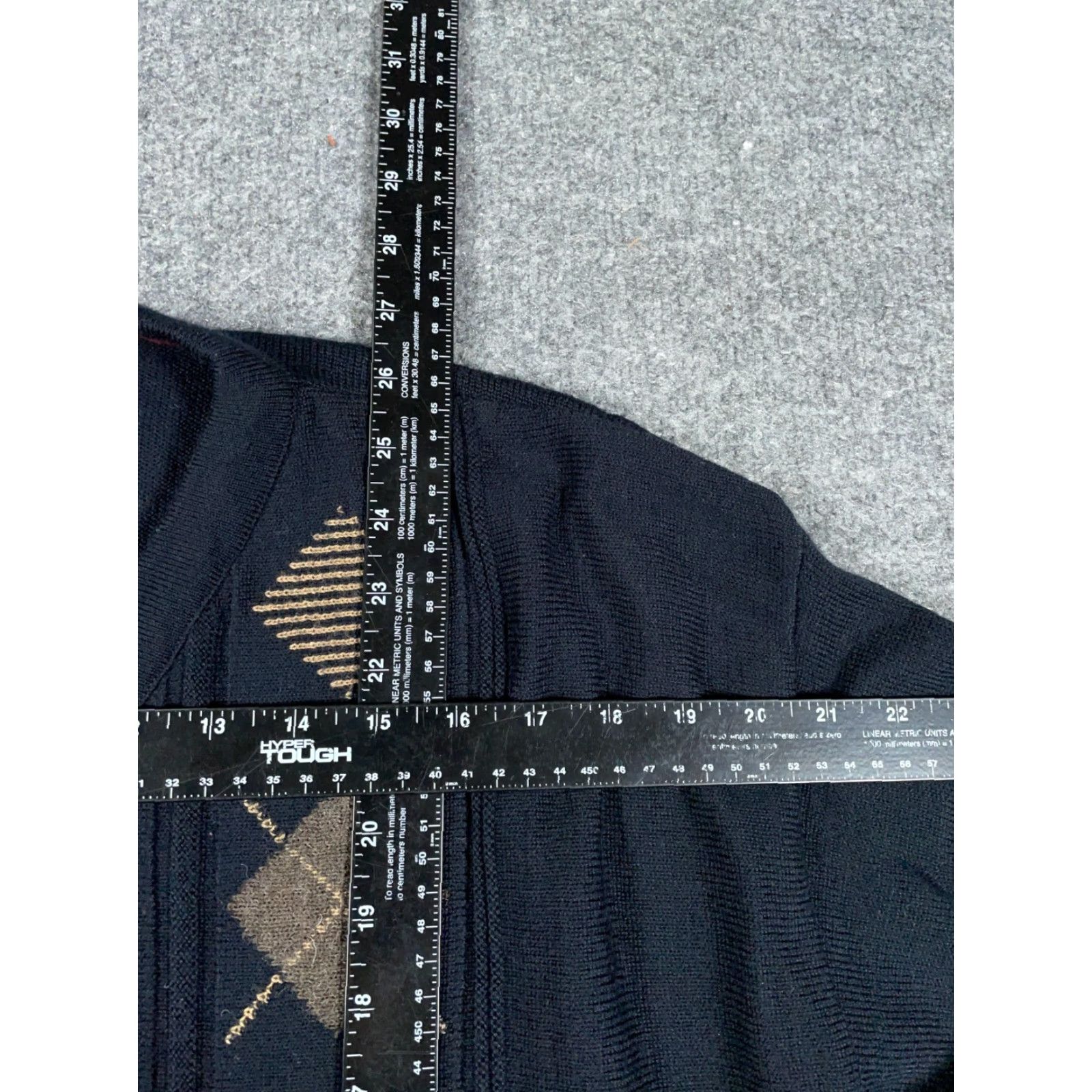 Vintage VINTAGE Cooper Diamond Argyle V-Neck Sweater Adult Large Black Wool Blend Pullover Mens L Retro 90s (Canada) Size US L / EU 52-54 / 3 - 4 Thumbnail